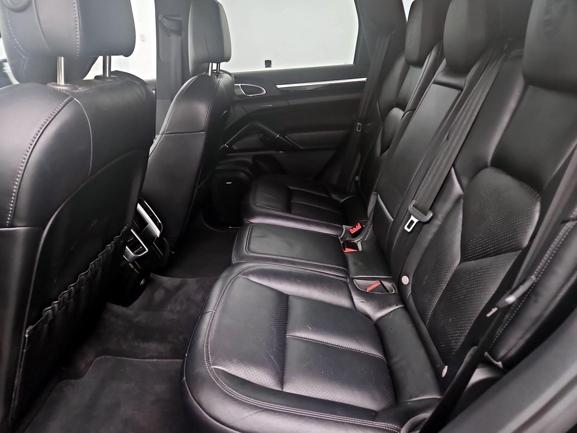 Thumbnail: 2018 Porsche Cayenne - 19