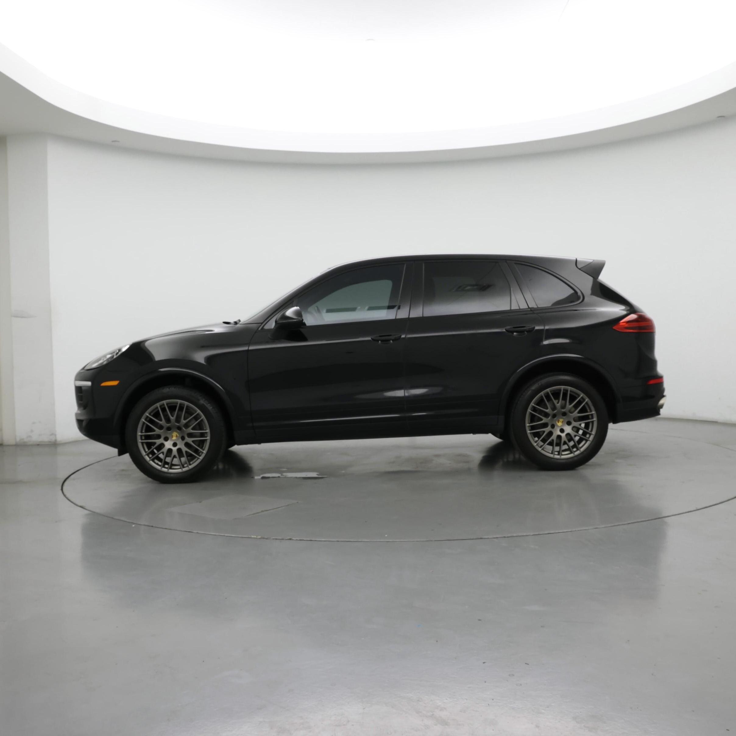 Thumbnail: 2018 Porsche Cayenne - 3