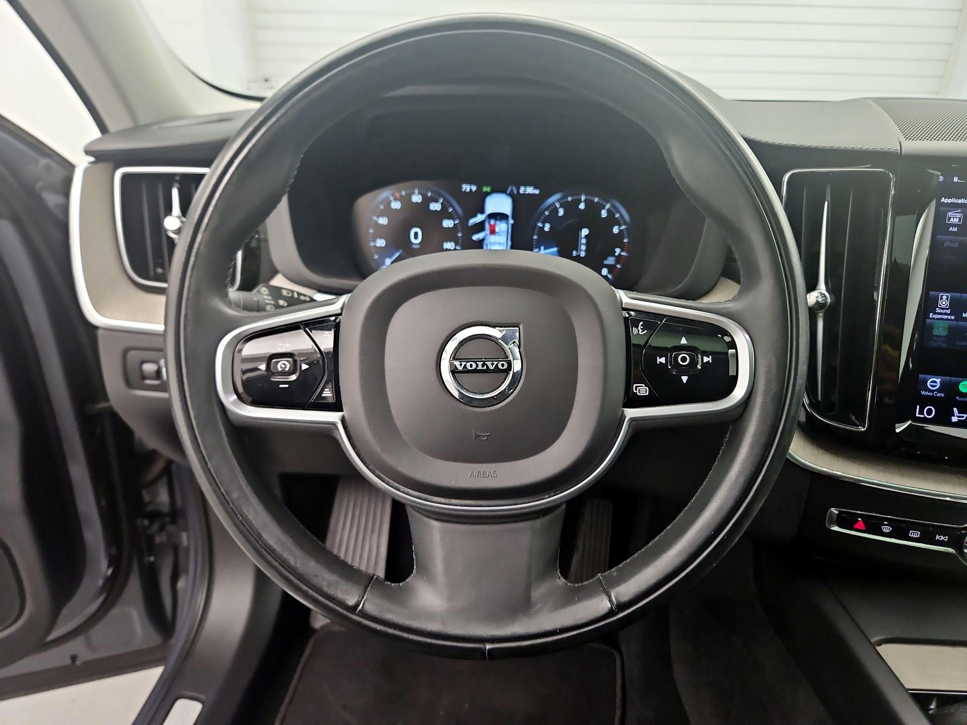 Thumbnail: 2021 Volvo XC60 - 10