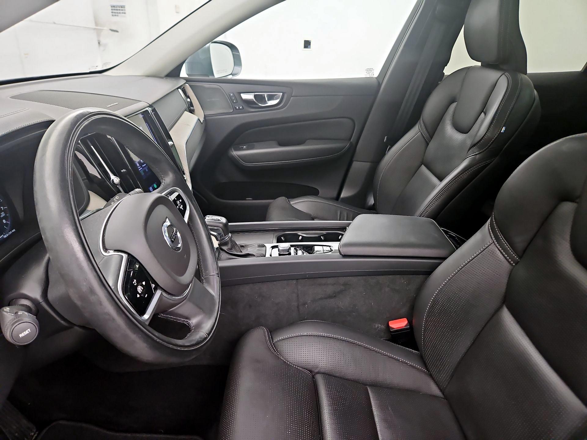 Thumbnail: 2021 Volvo XC60 - 11