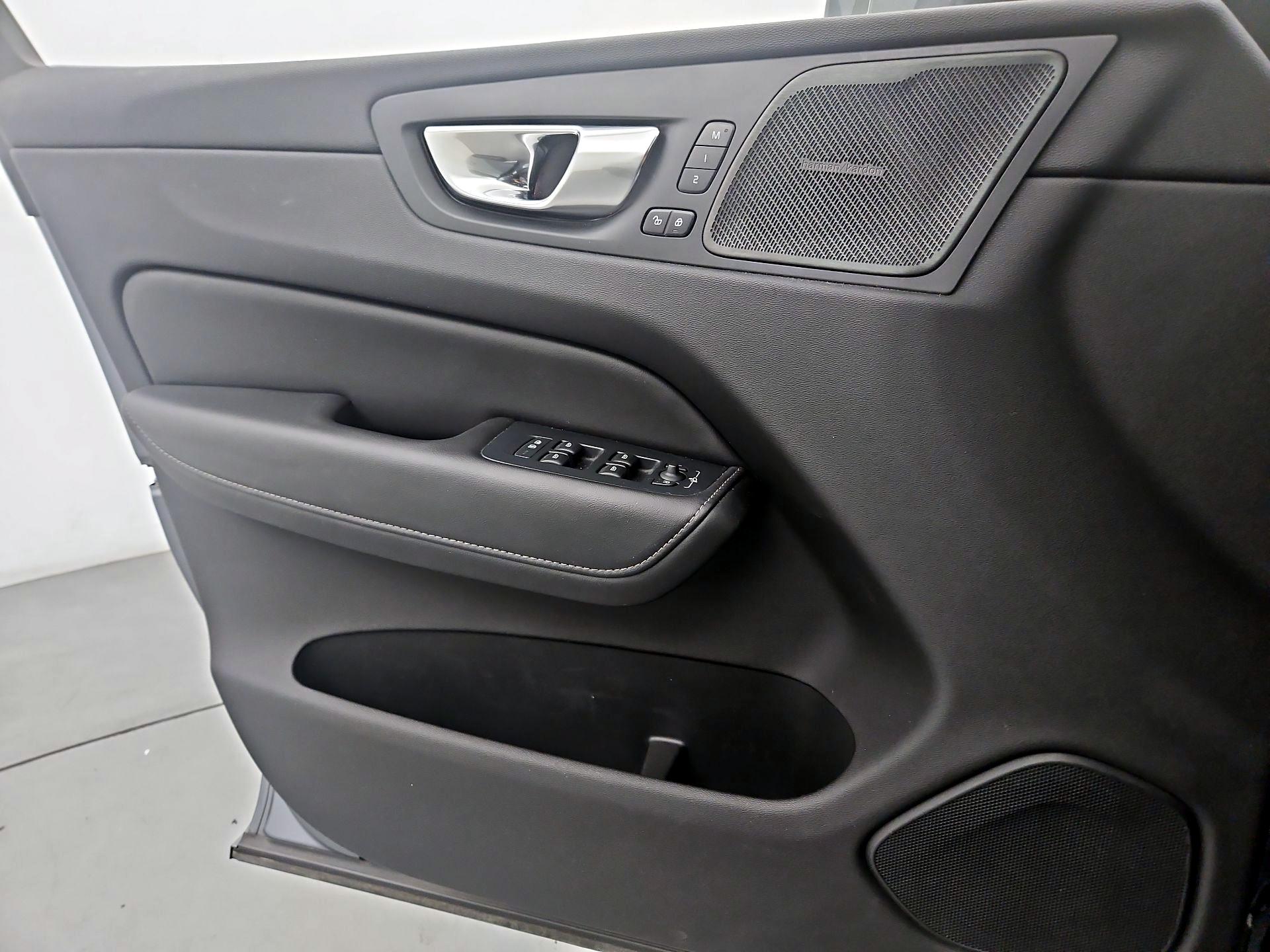 Thumbnail: 2021 Volvo XC60 - 12