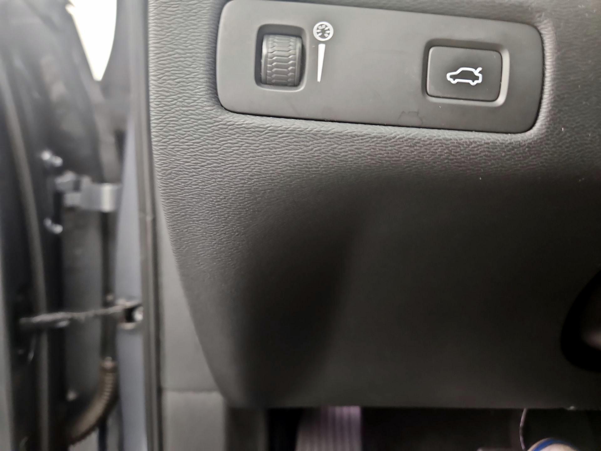 Thumbnail: 2021 Volvo XC60 - 13