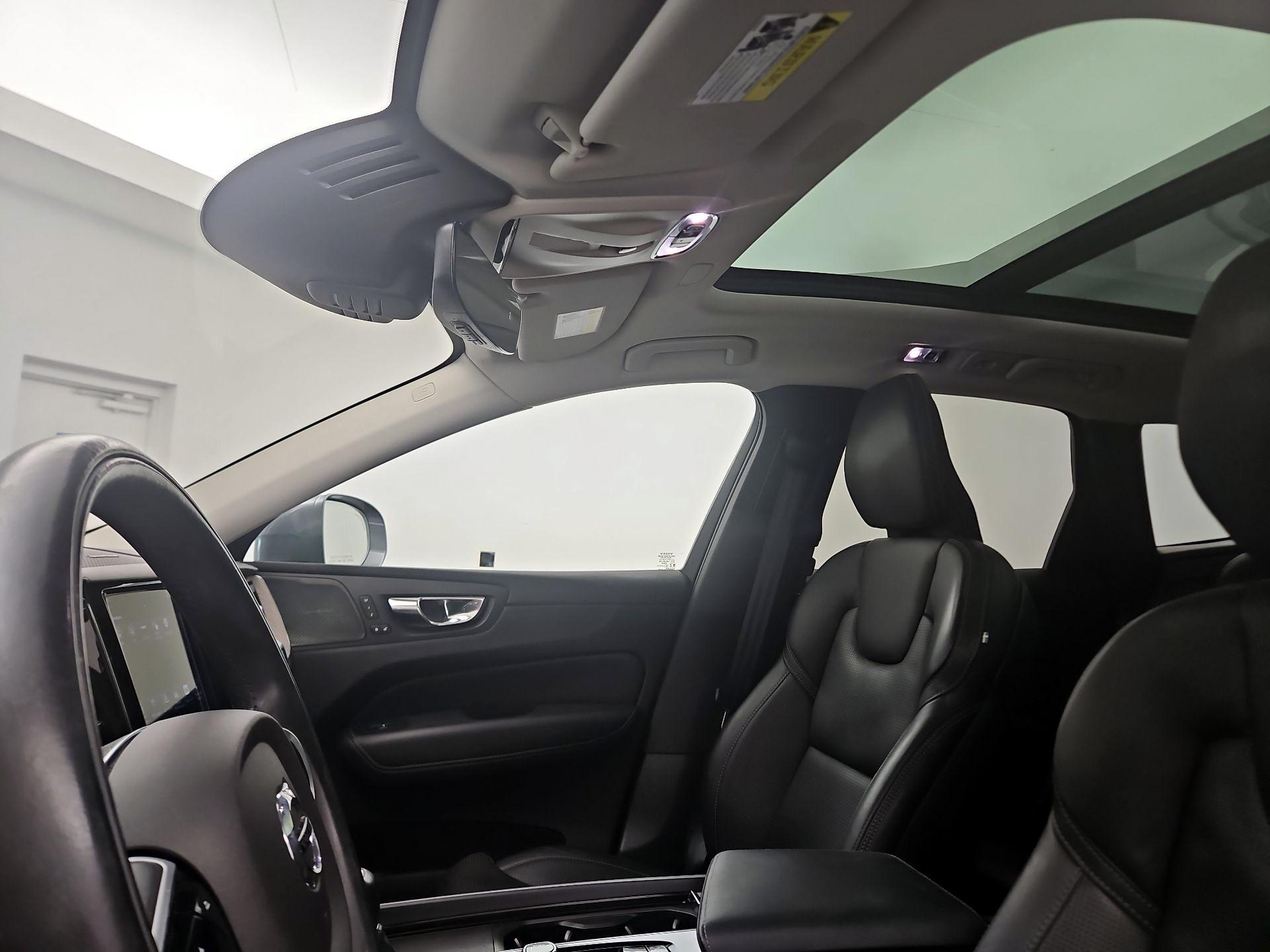 Thumbnail: 2021 Volvo XC60 - 18