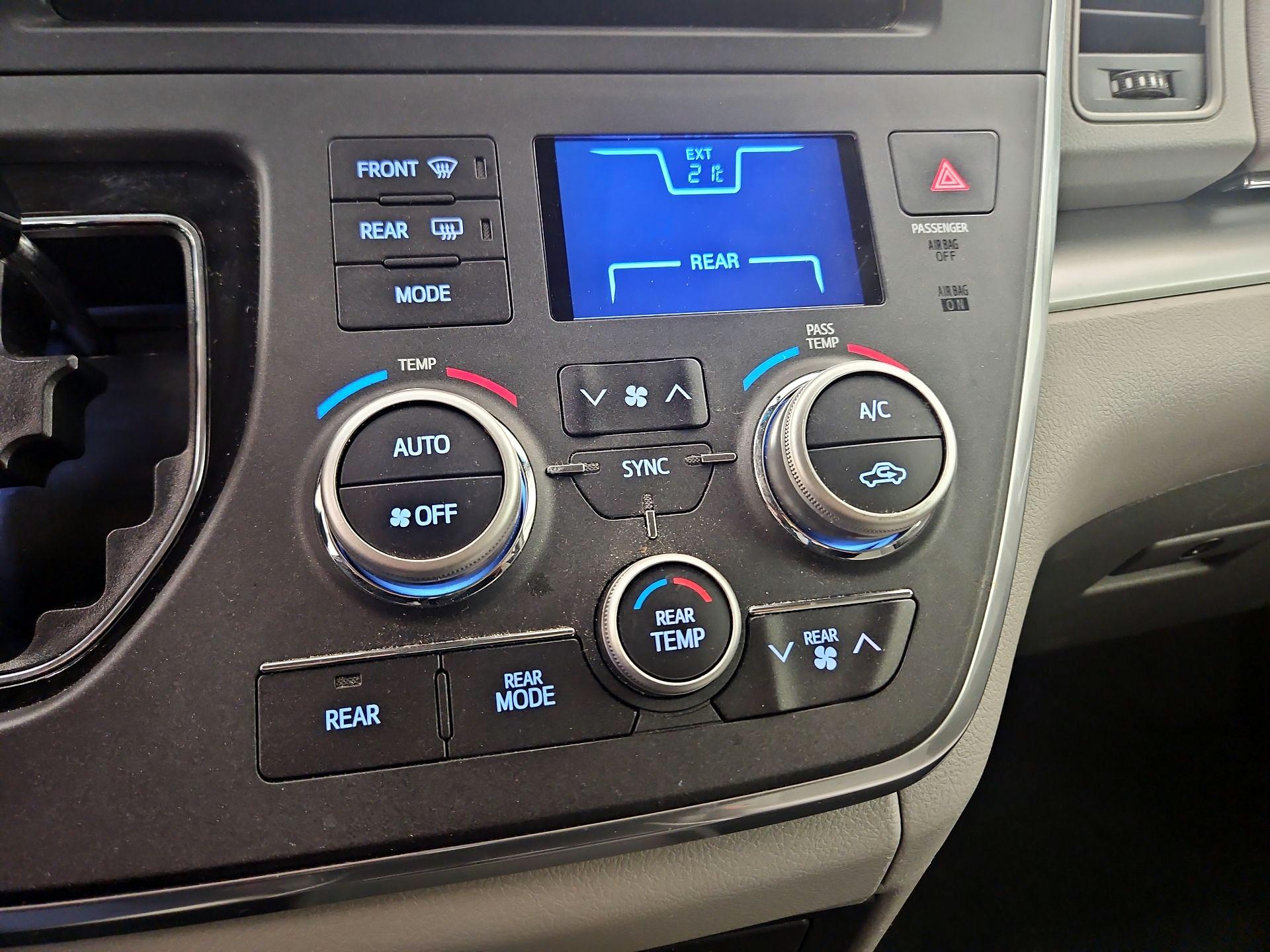 Thumbnail: 2017 Toyota Sienna - 16