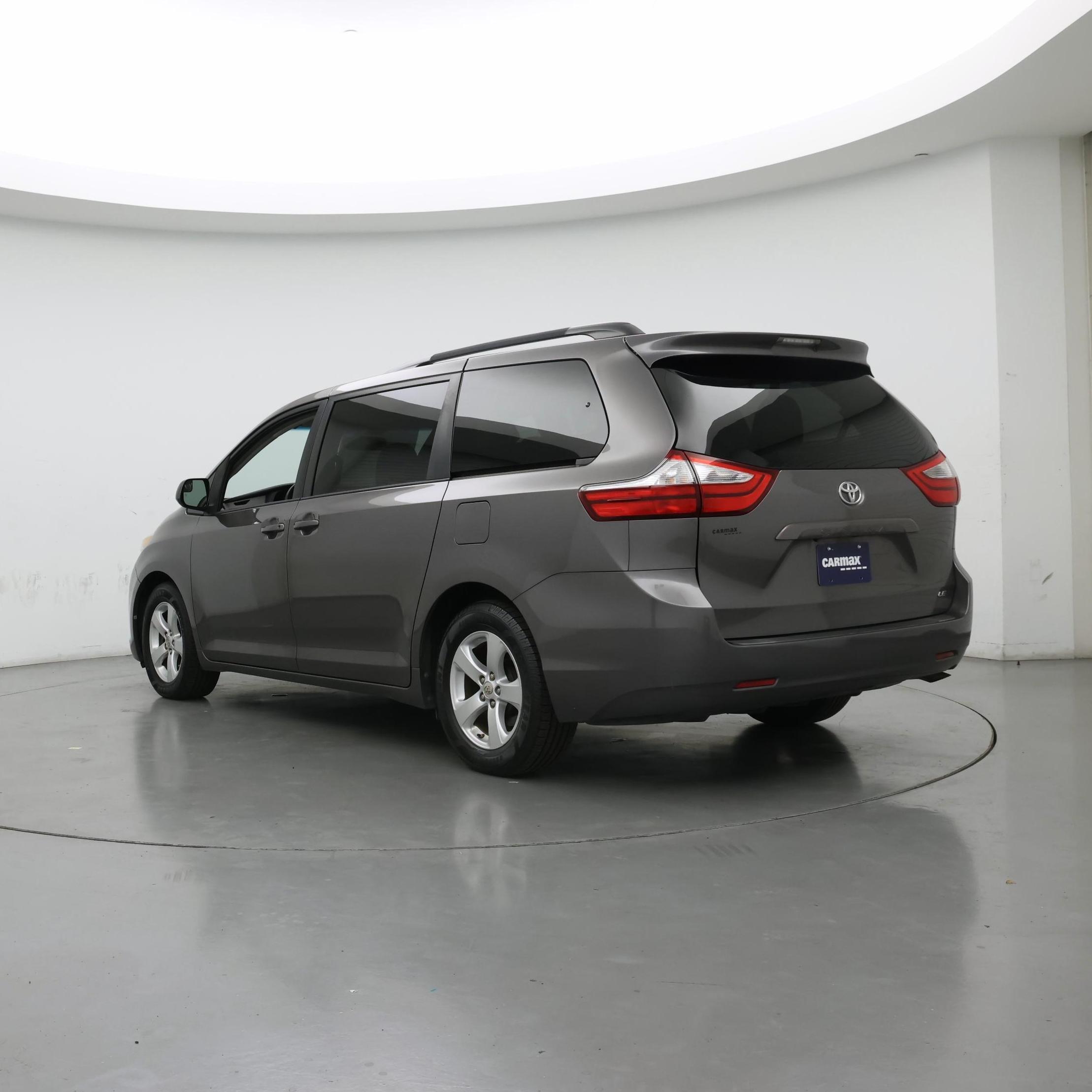 Thumbnail: 2017 Toyota Sienna - 2