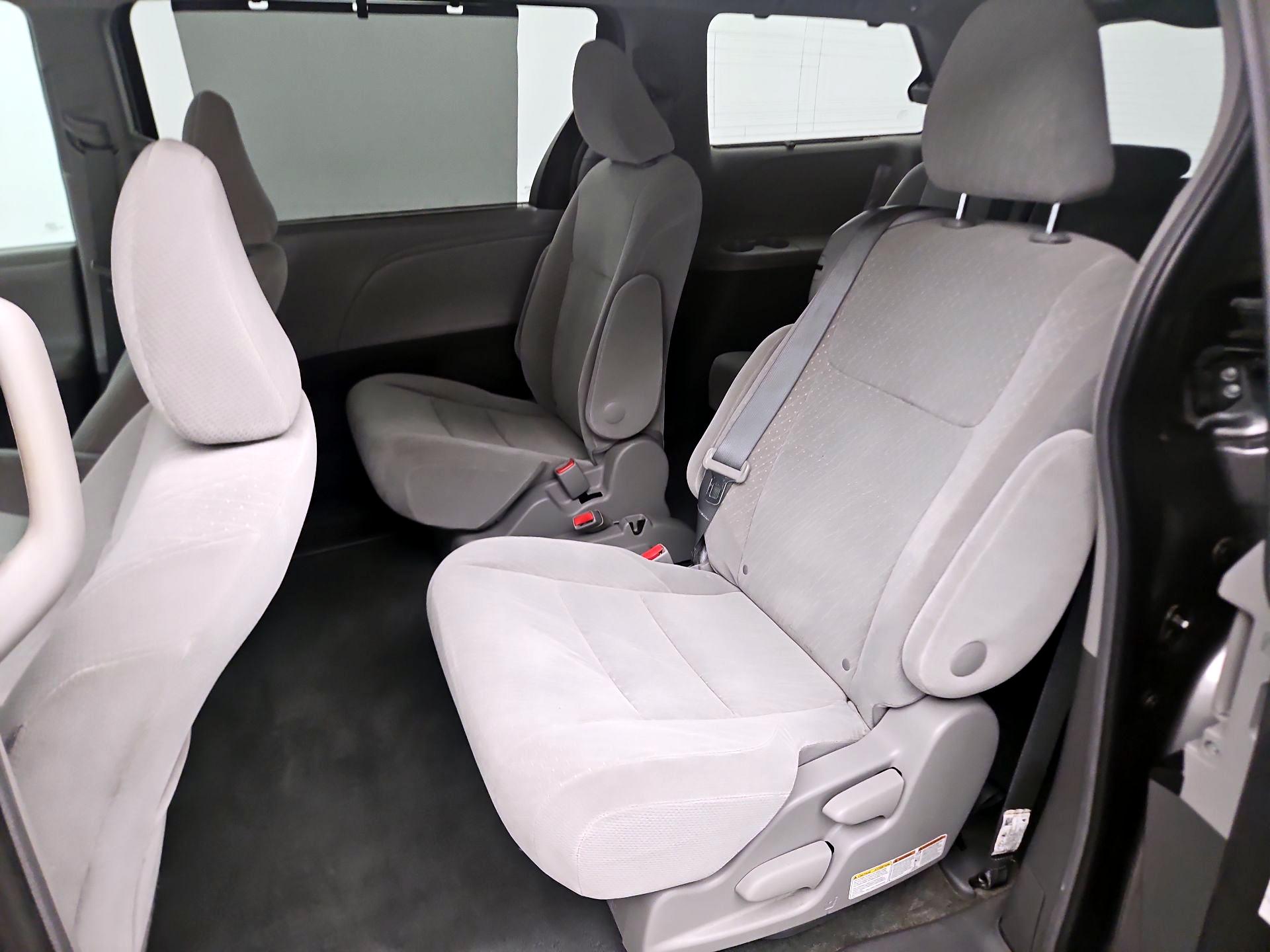 Thumbnail: 2017 Toyota Sienna - 19