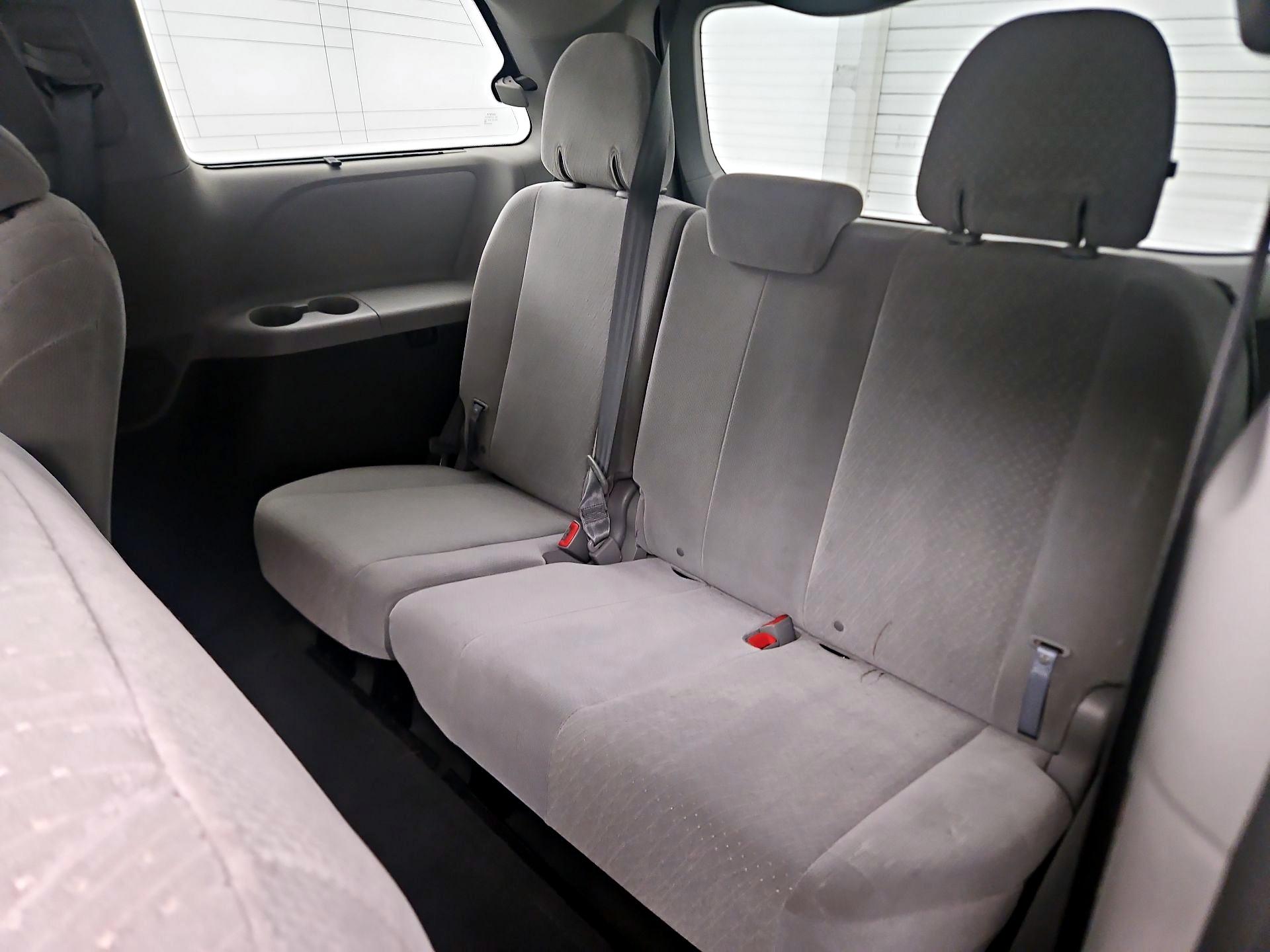 Thumbnail: 2017 Toyota Sienna - 20