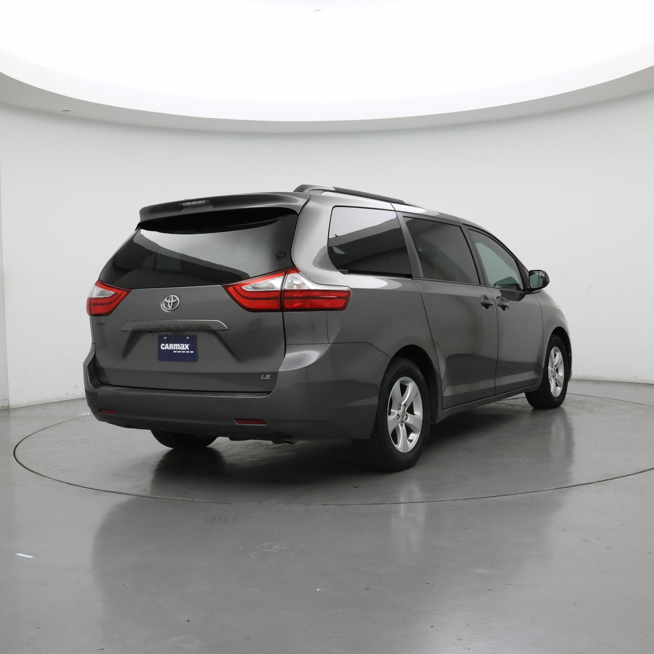 Thumbnail: 2017 Toyota Sienna - 8