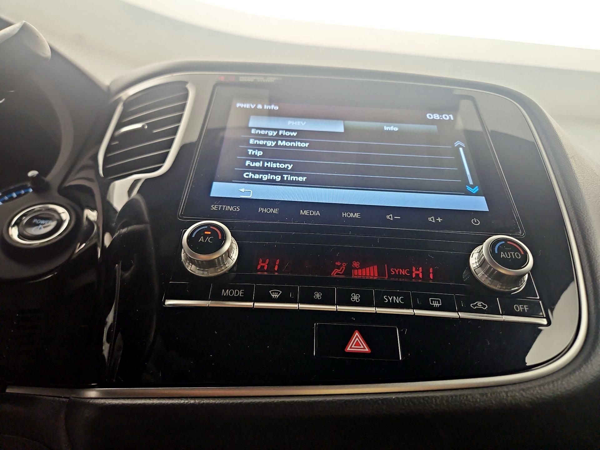 Thumbnail: 2020 Mitsubishi Outlander - 14