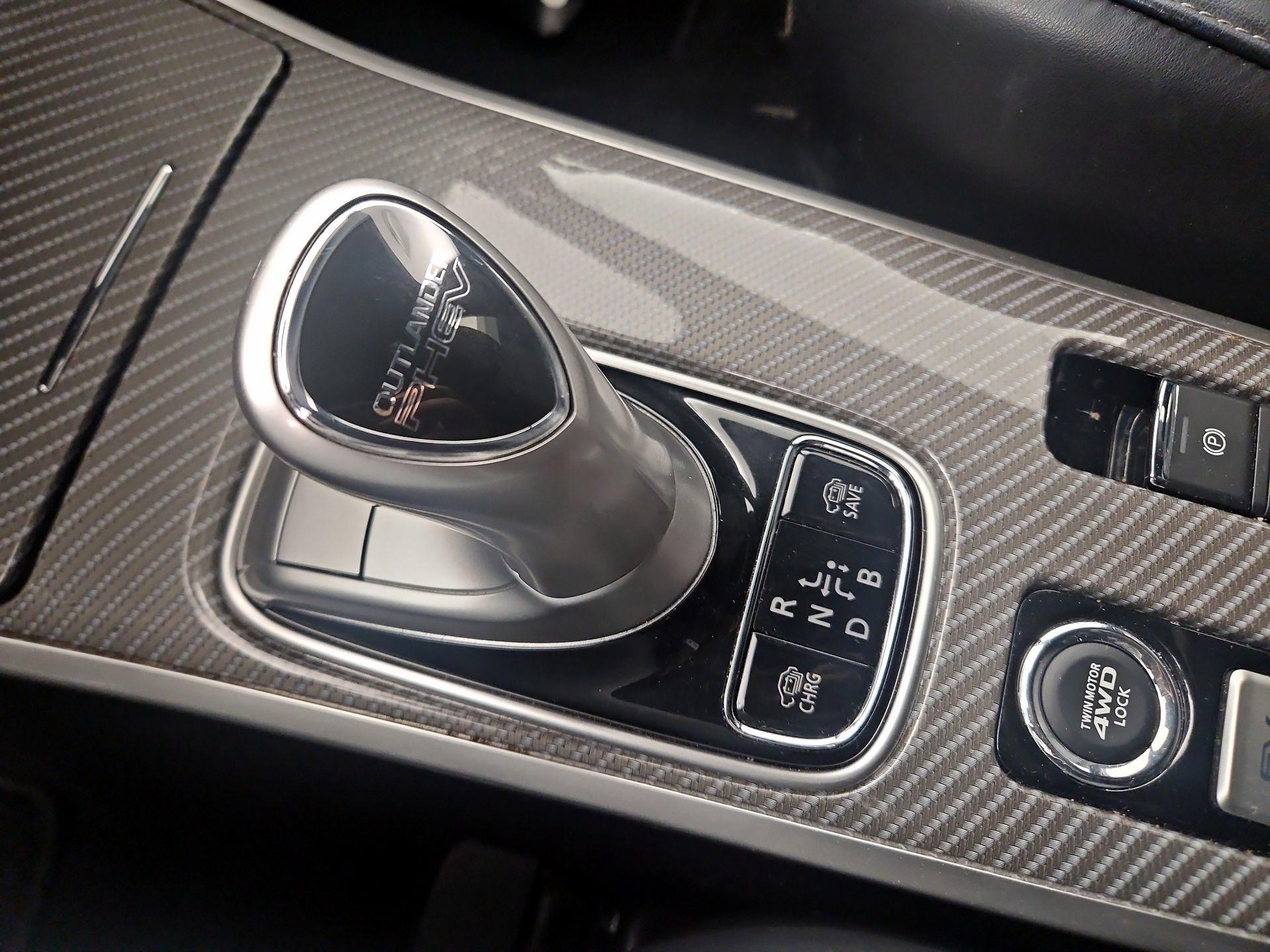 Thumbnail: 2020 Mitsubishi Outlander - 15