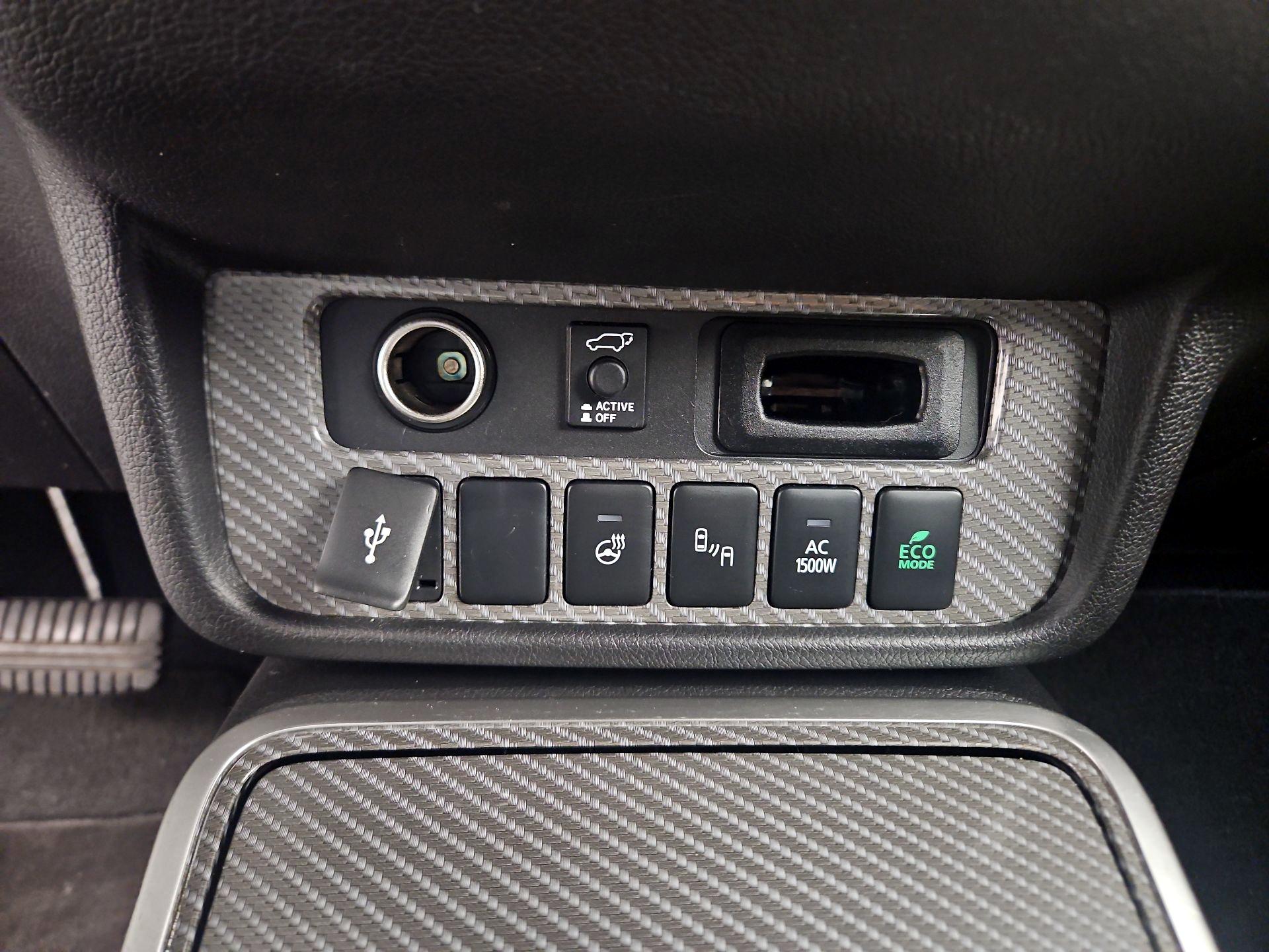 Thumbnail: 2020 Mitsubishi Outlander - 16