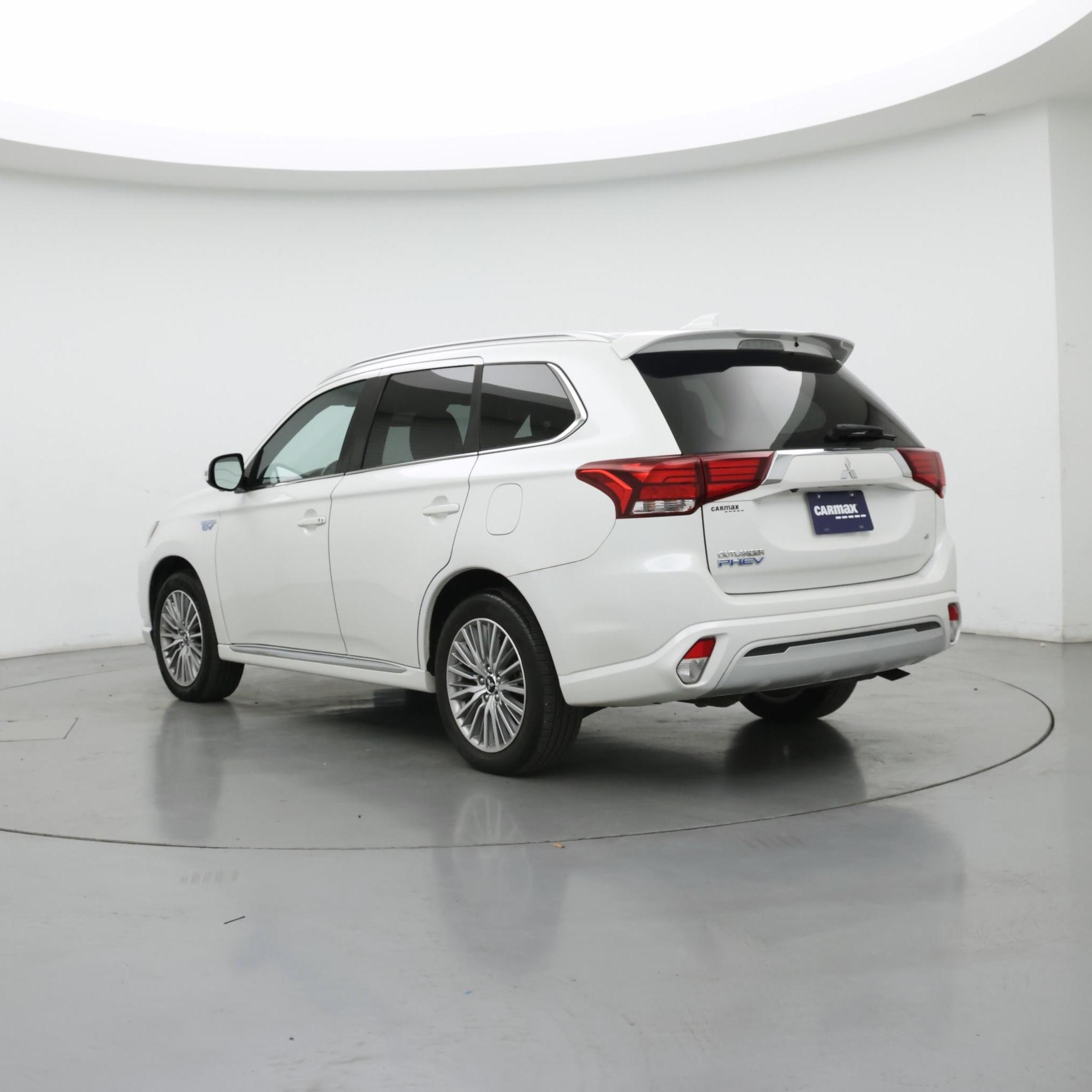 Thumbnail: 2020 Mitsubishi Outlander - 2