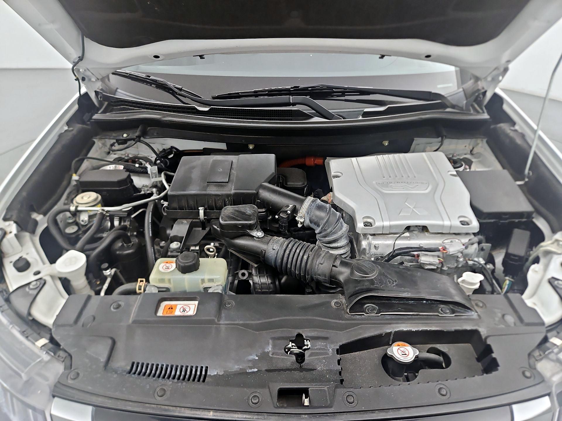 Thumbnail: 2020 Mitsubishi Outlander - 19