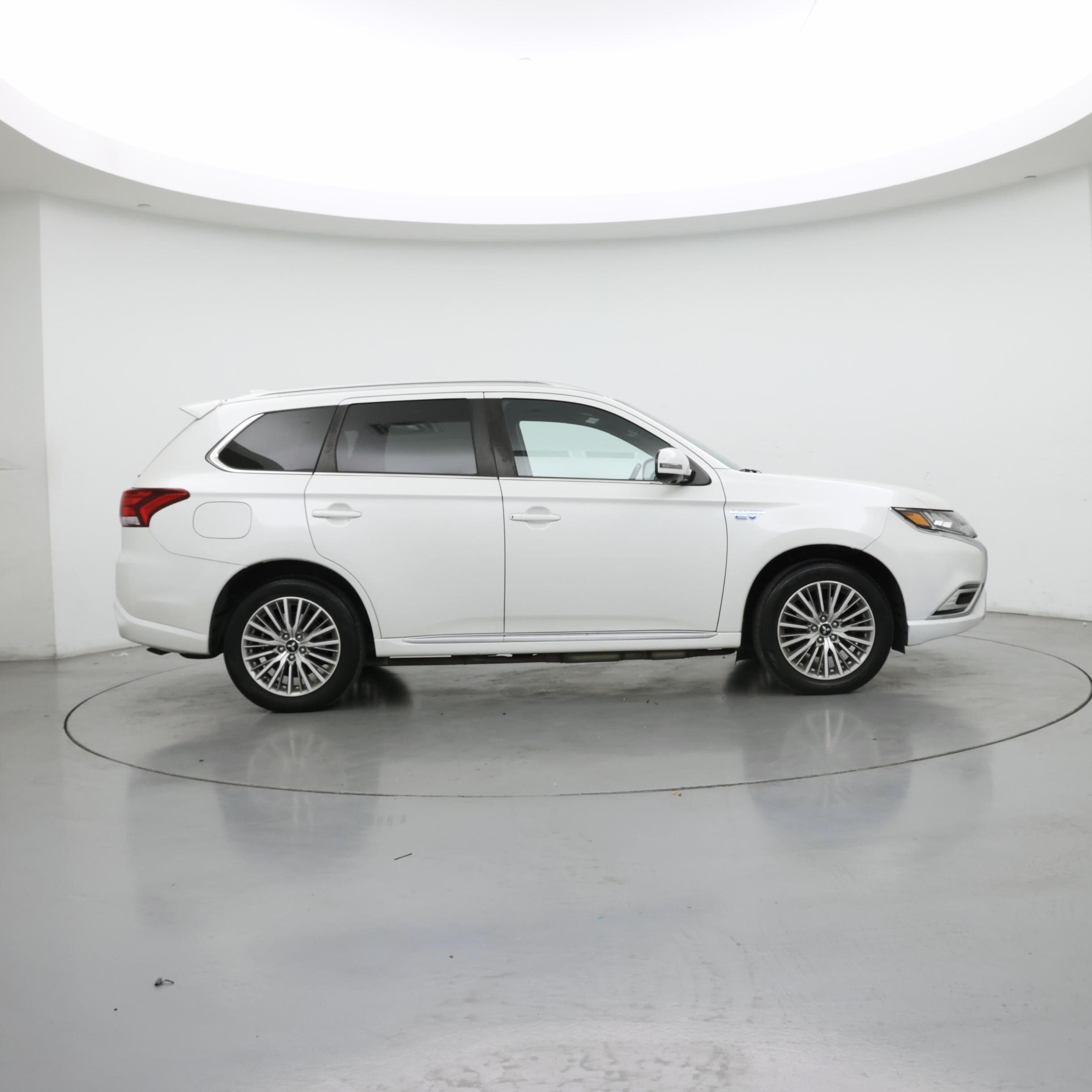 Thumbnail: 2020 Mitsubishi Outlander - 7