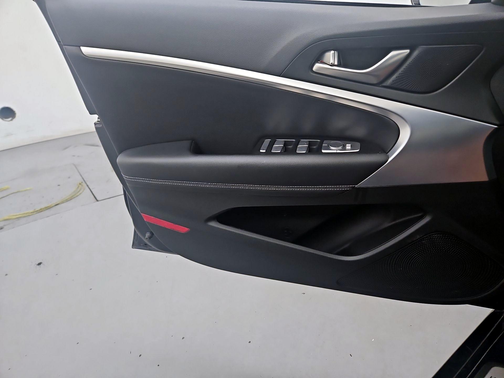 Thumbnail: 2023 Genesis G70 - 12