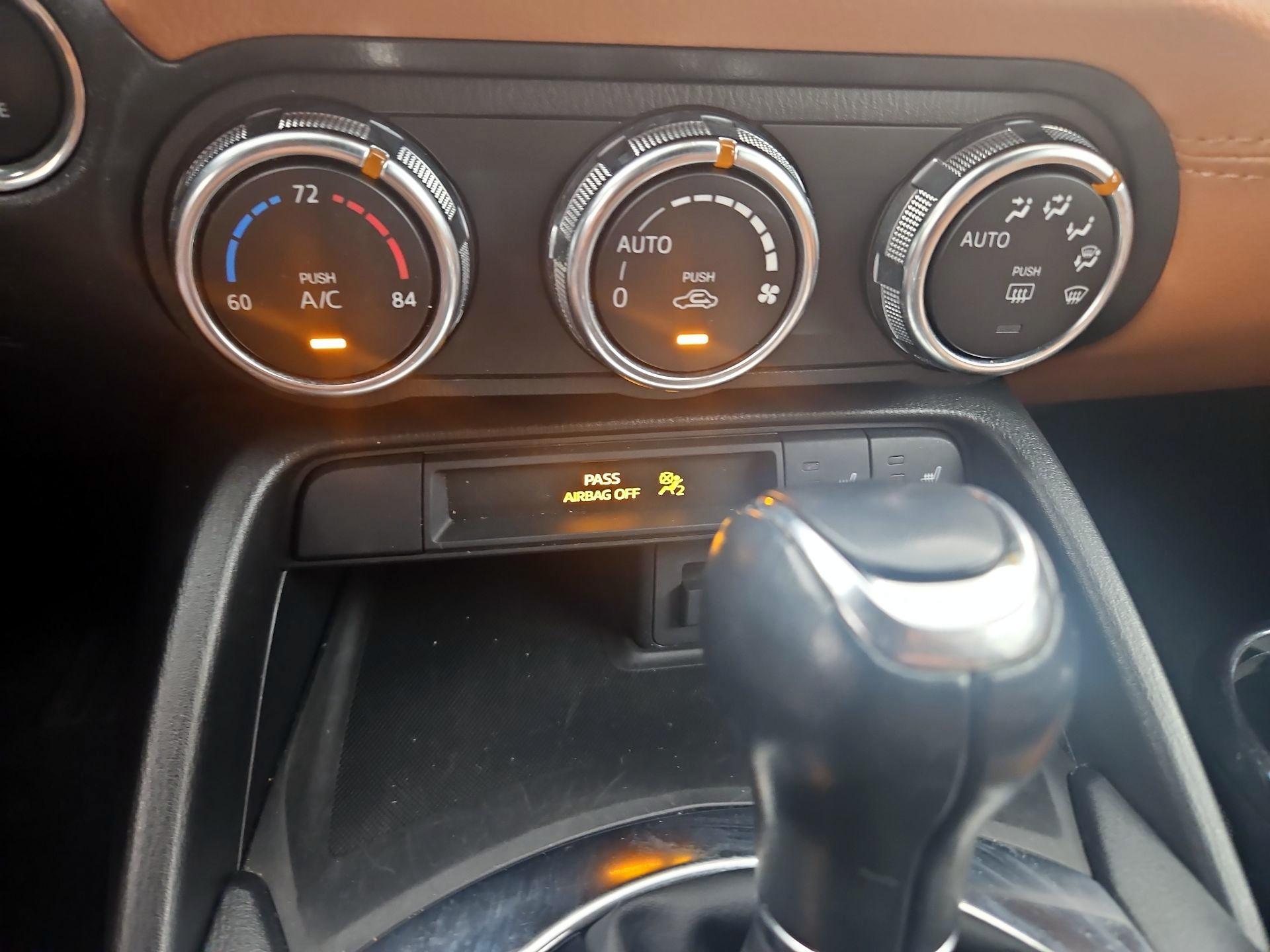 Thumbnail: 2018 Fiat 124 Spider - 16