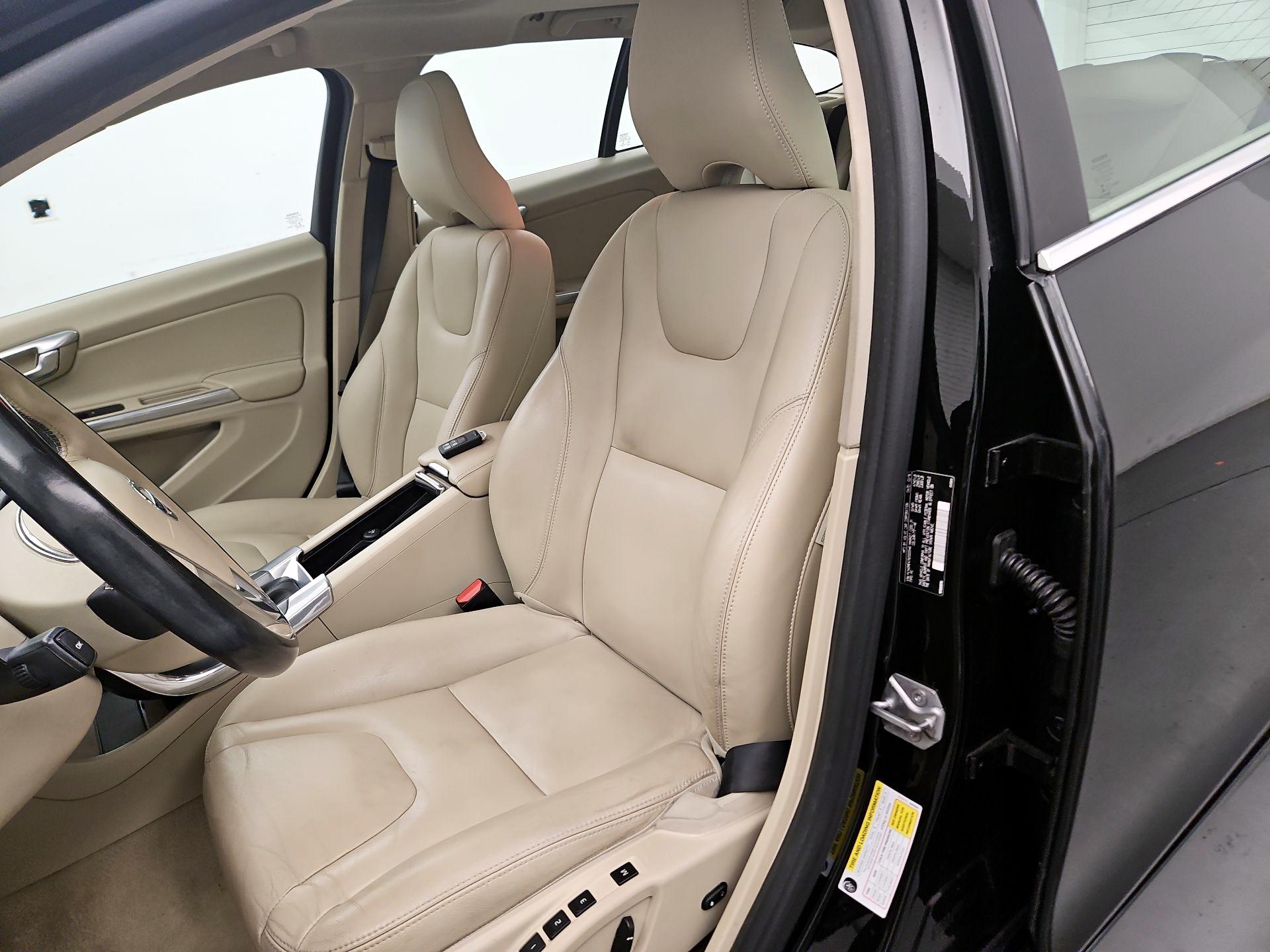Thumbnail: 2016 Volvo V60 - 11