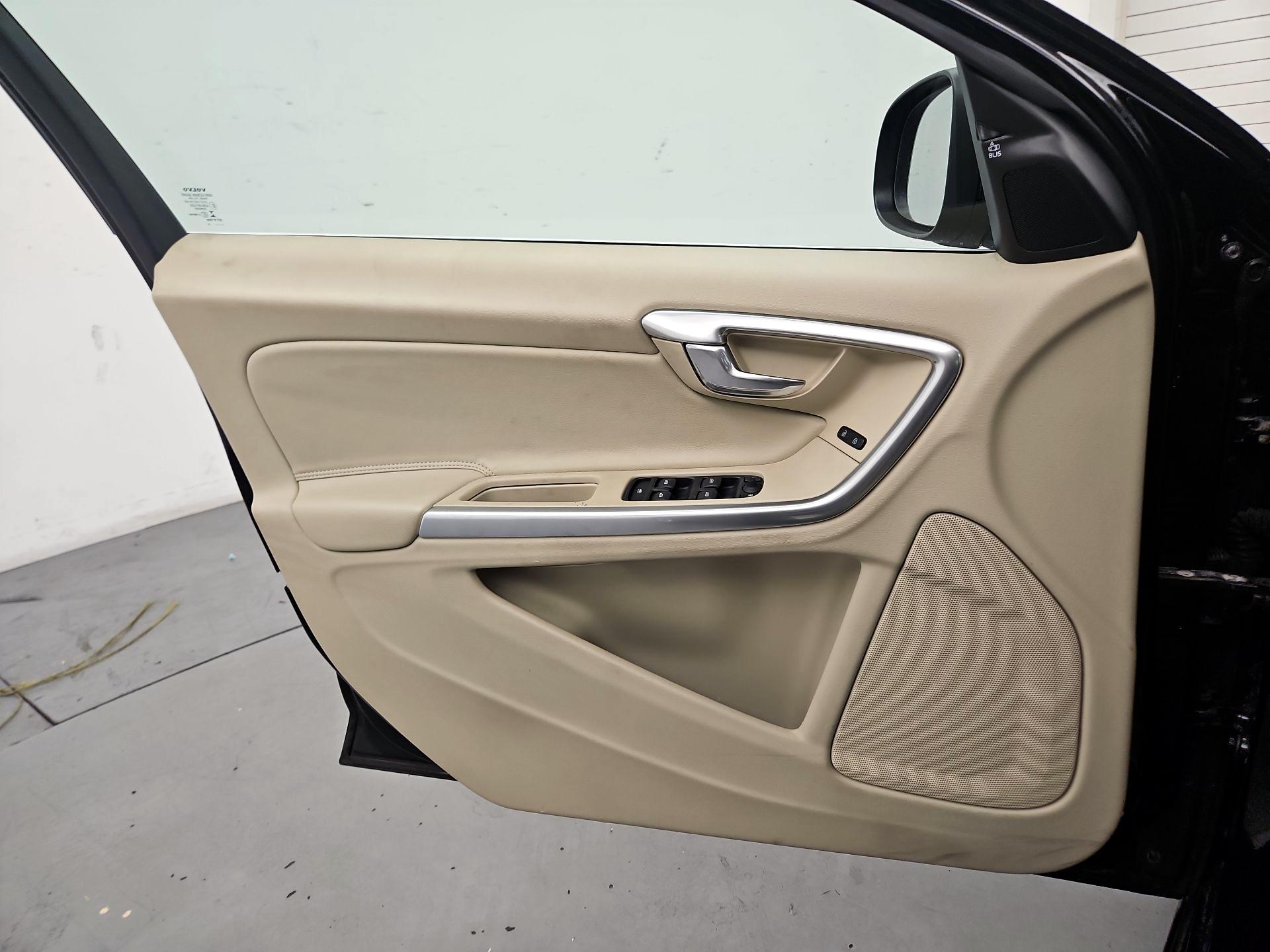 Thumbnail: 2016 Volvo V60 - 12