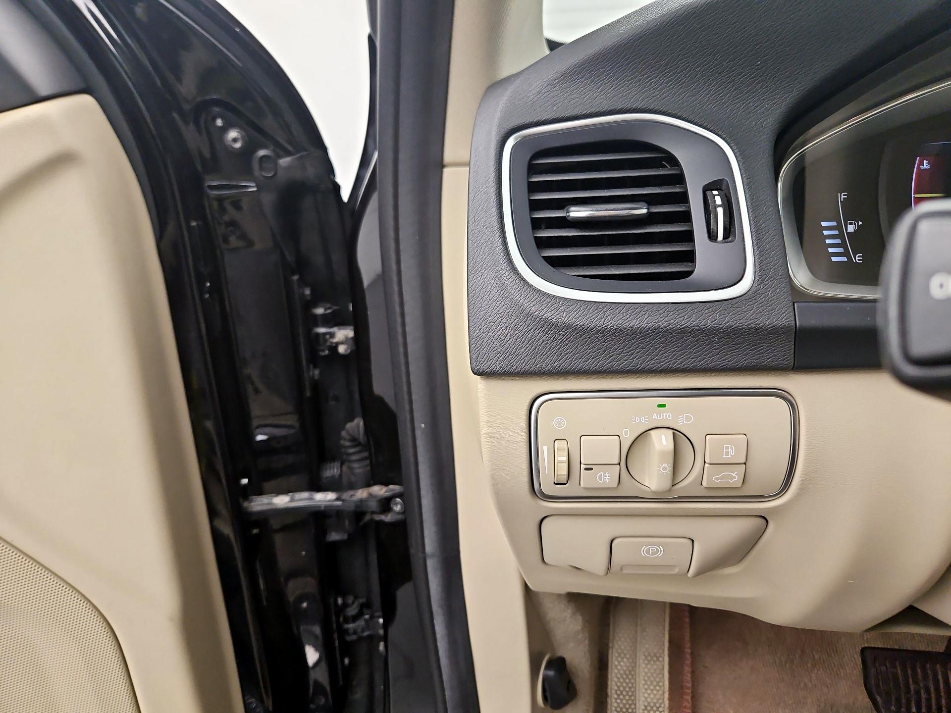 Thumbnail: 2016 Volvo V60 - 13