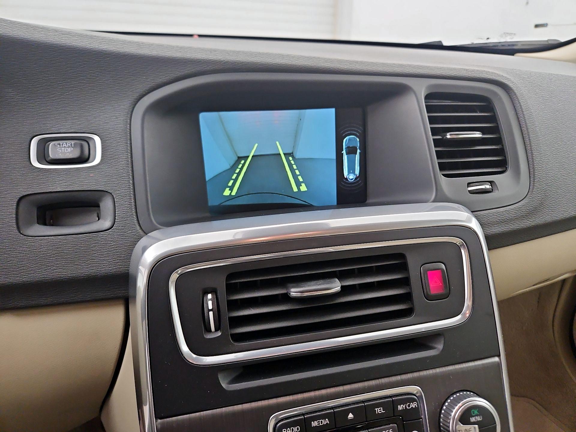 Thumbnail: 2016 Volvo V60 - 14