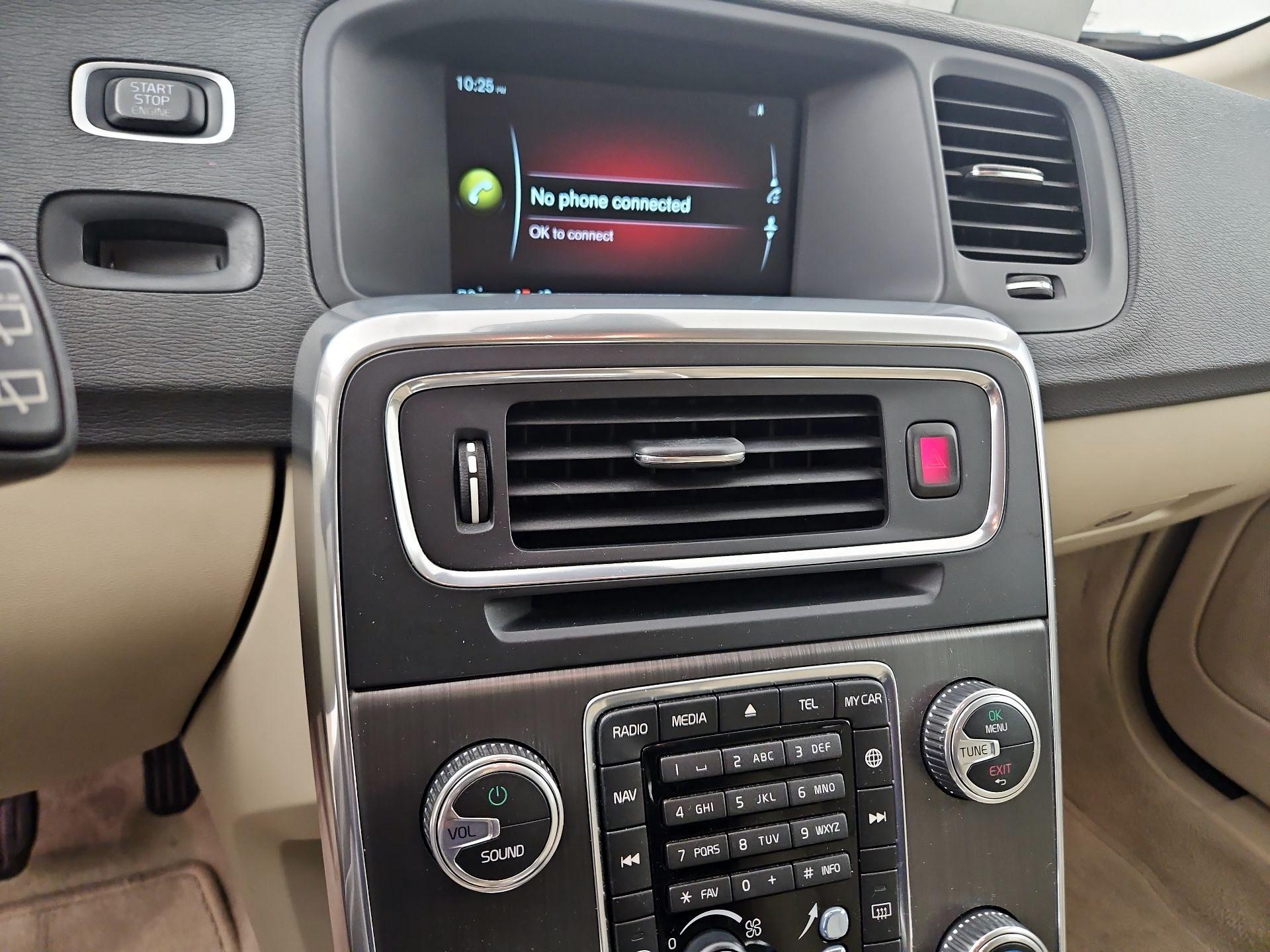 Thumbnail: 2016 Volvo V60 - 15