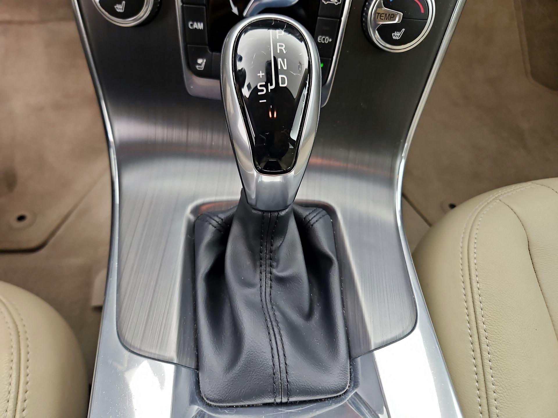 Thumbnail: 2016 Volvo V60 - 17