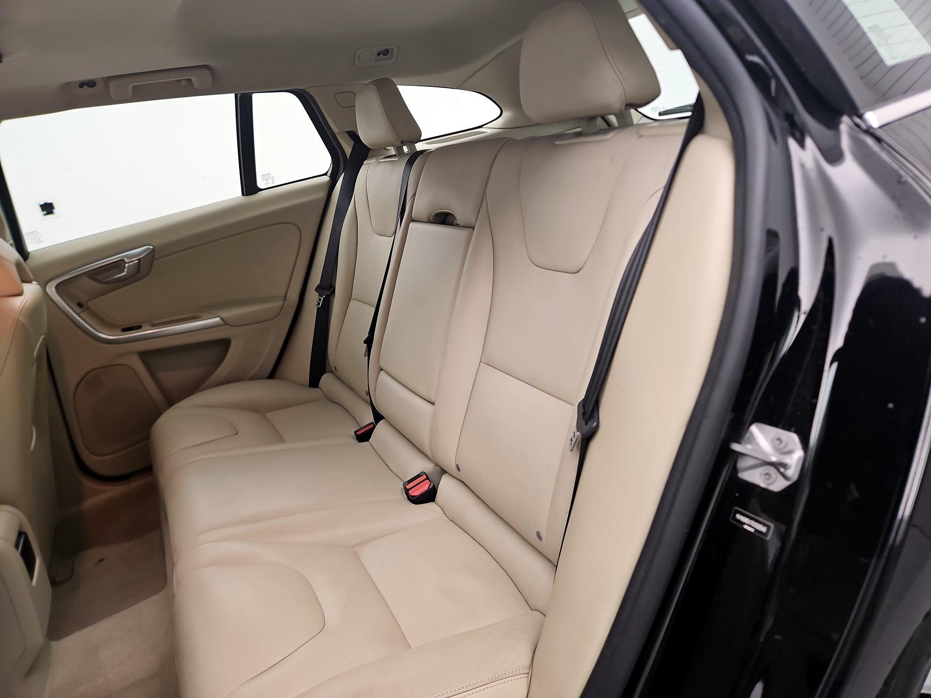 Thumbnail: 2016 Volvo V60 - 19