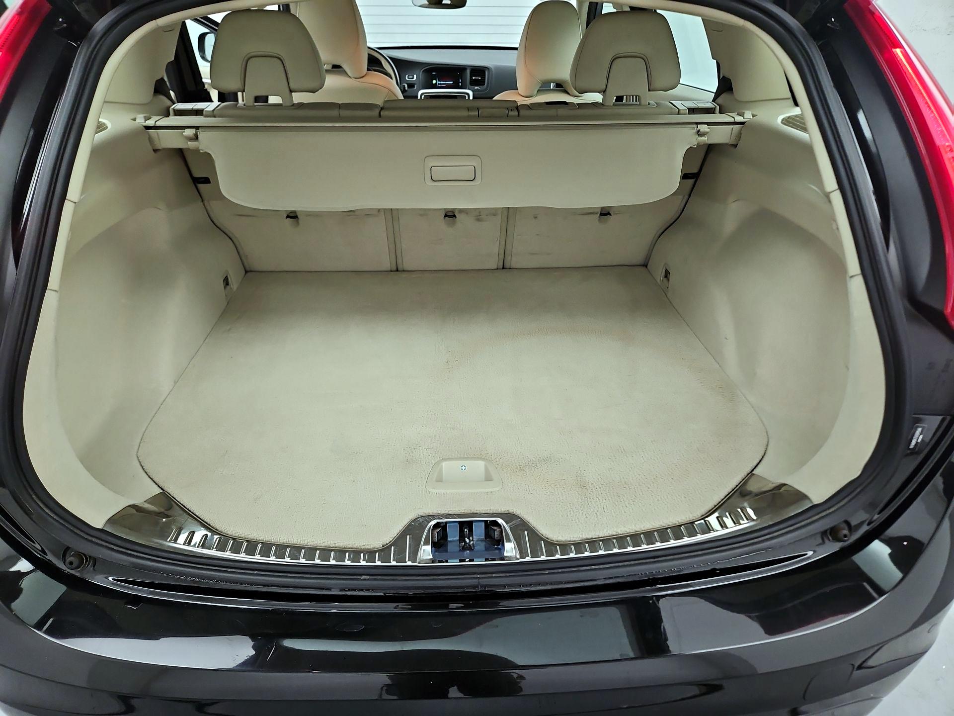Thumbnail: 2016 Volvo V60 - 20