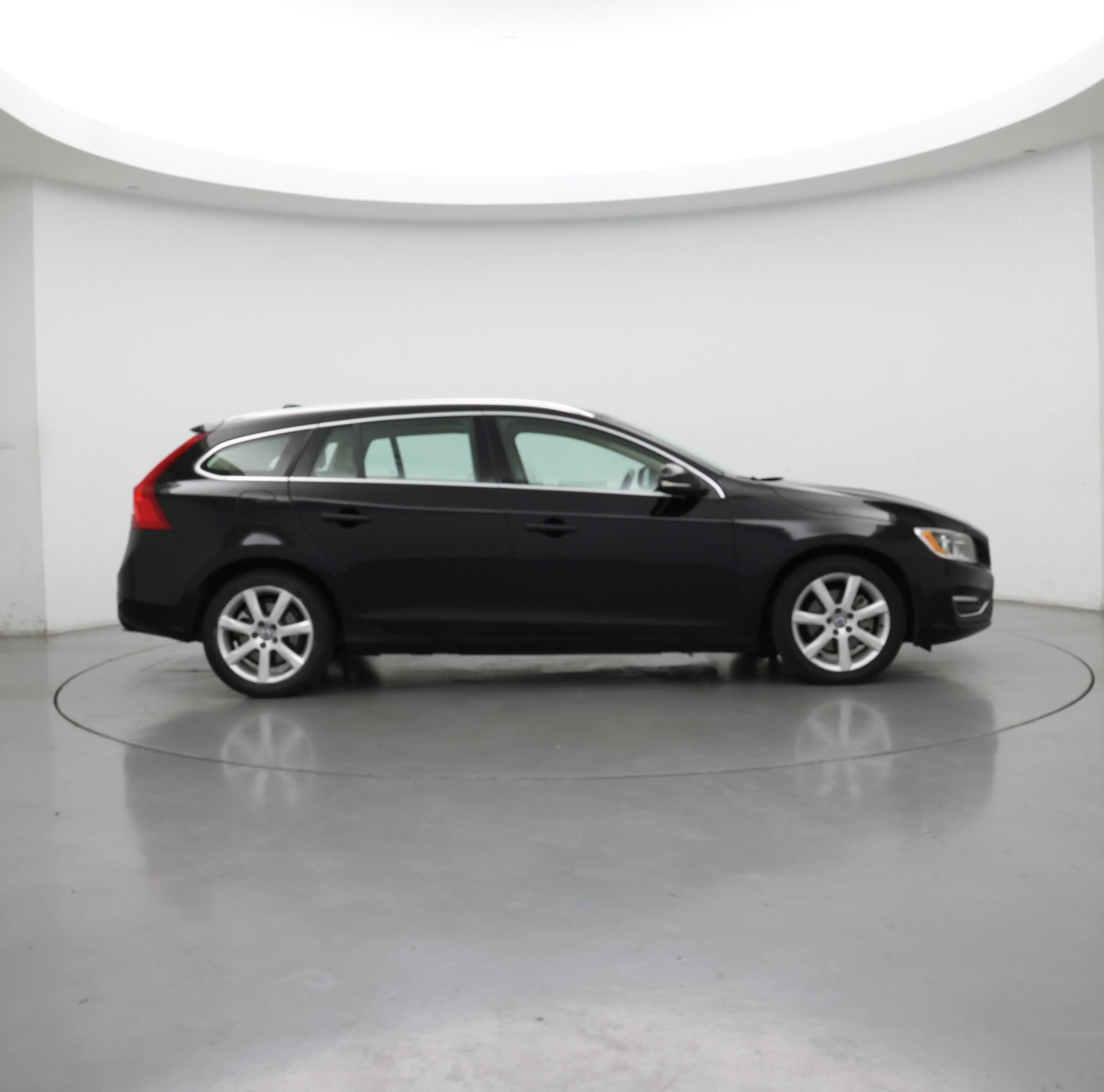 Thumbnail: 2016 Volvo V60 - 7