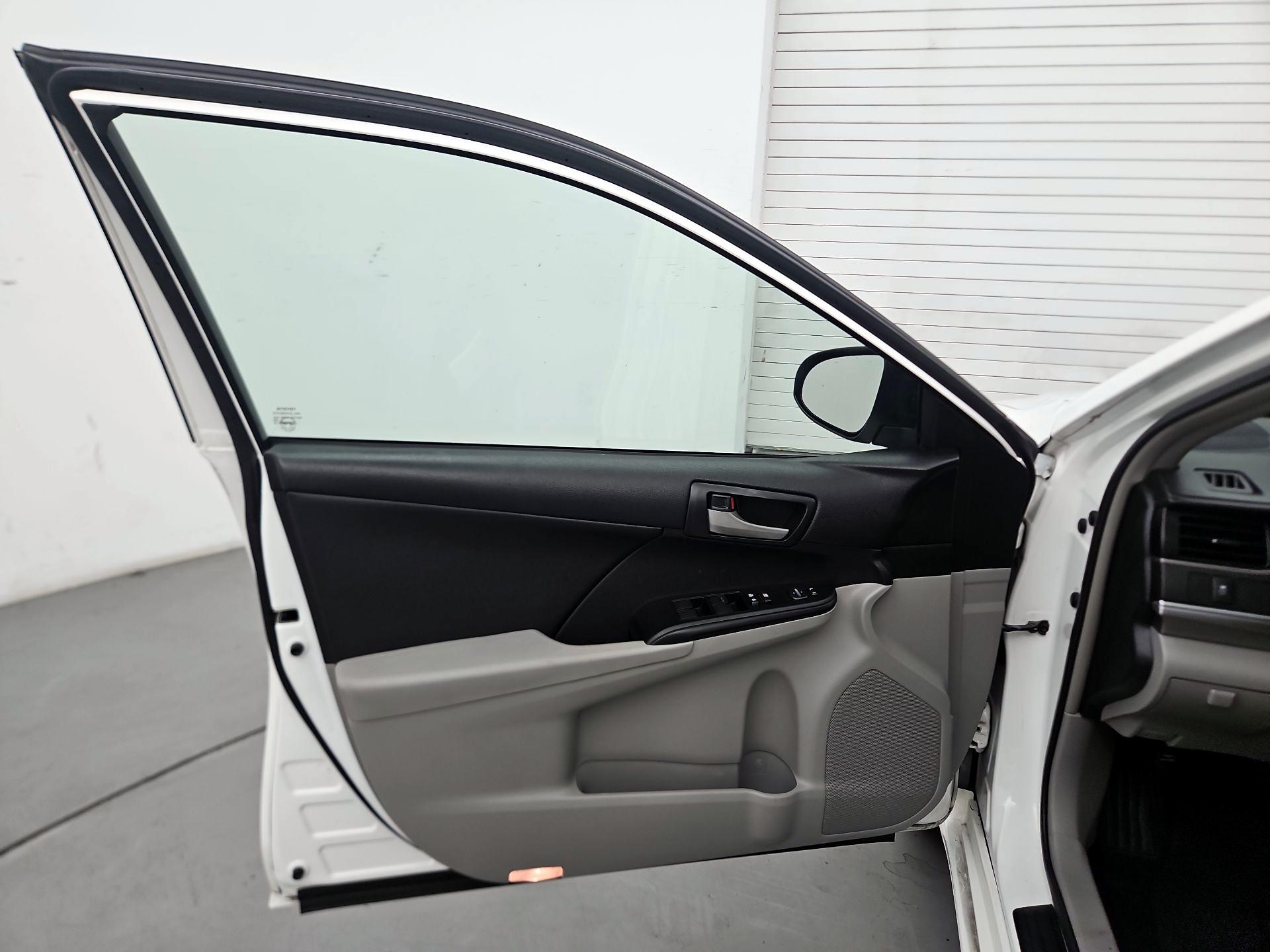 Thumbnail: 2014 Toyota Camry - 12