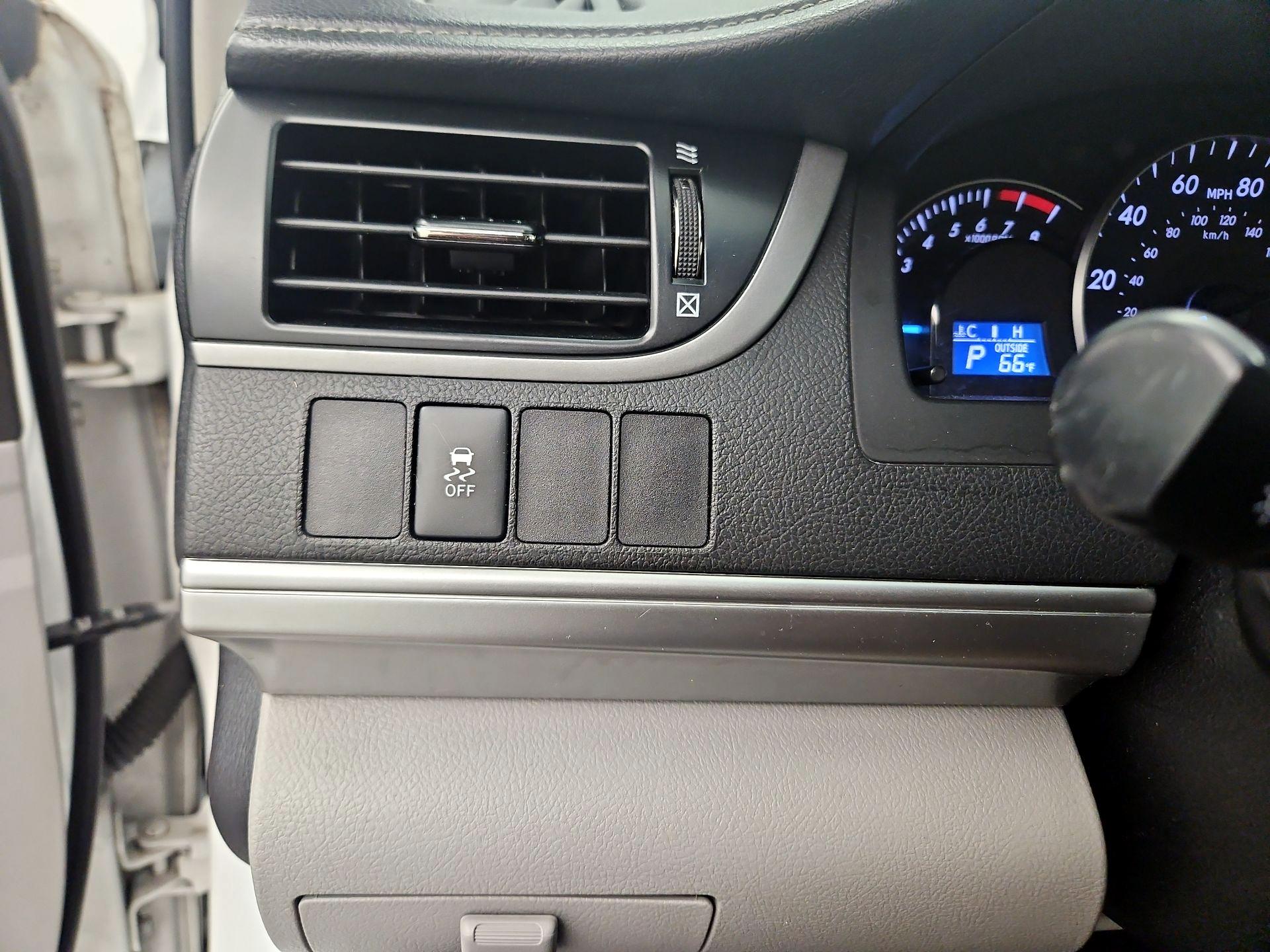 Thumbnail: 2014 Toyota Camry - 13