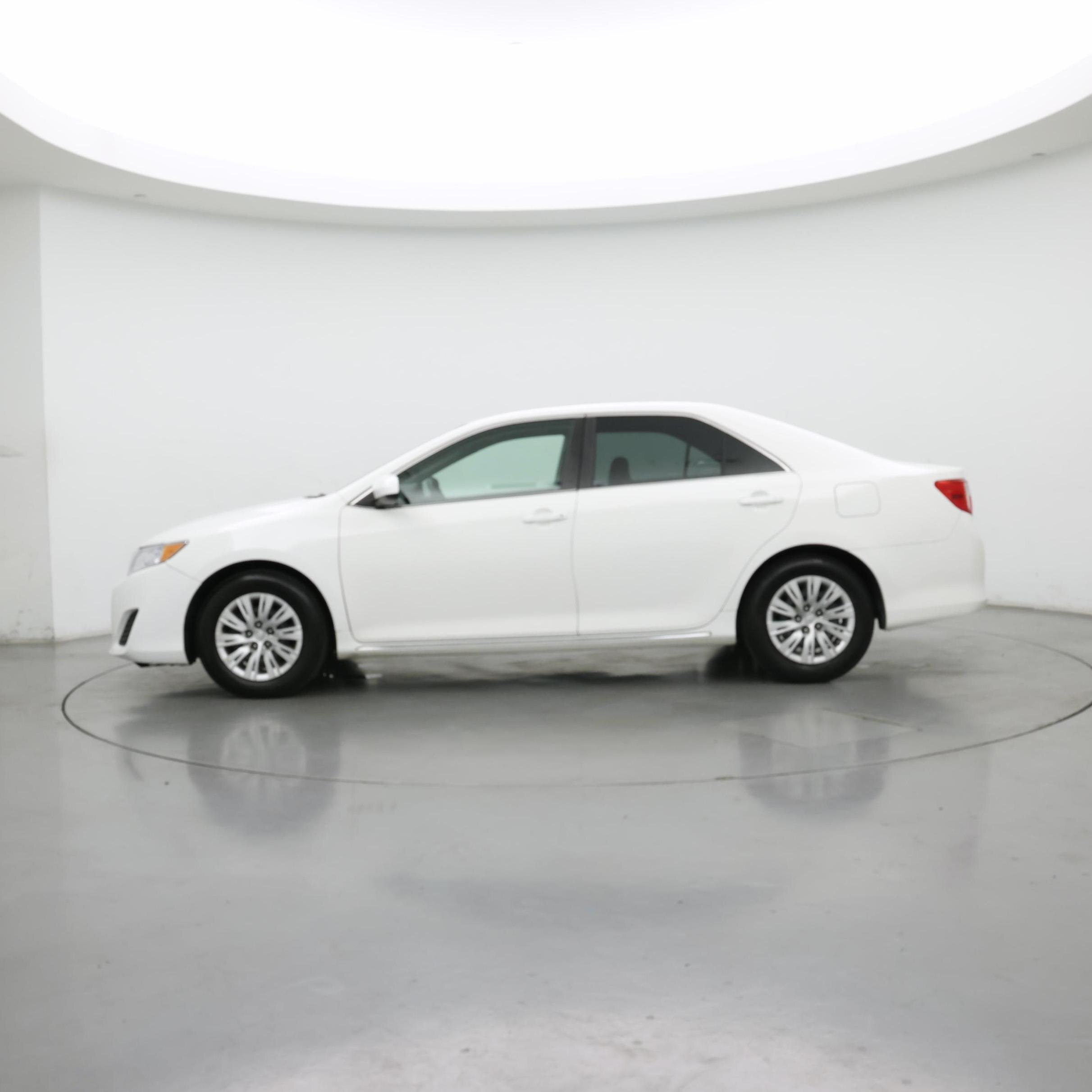 Thumbnail: 2014 Toyota Camry - 3