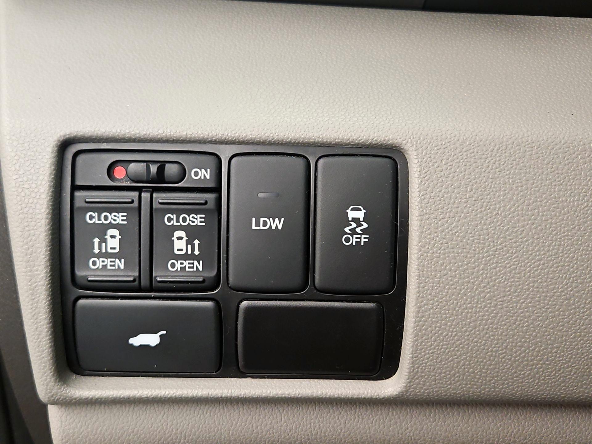 Thumbnail: 2017 Honda Odyssey - 13