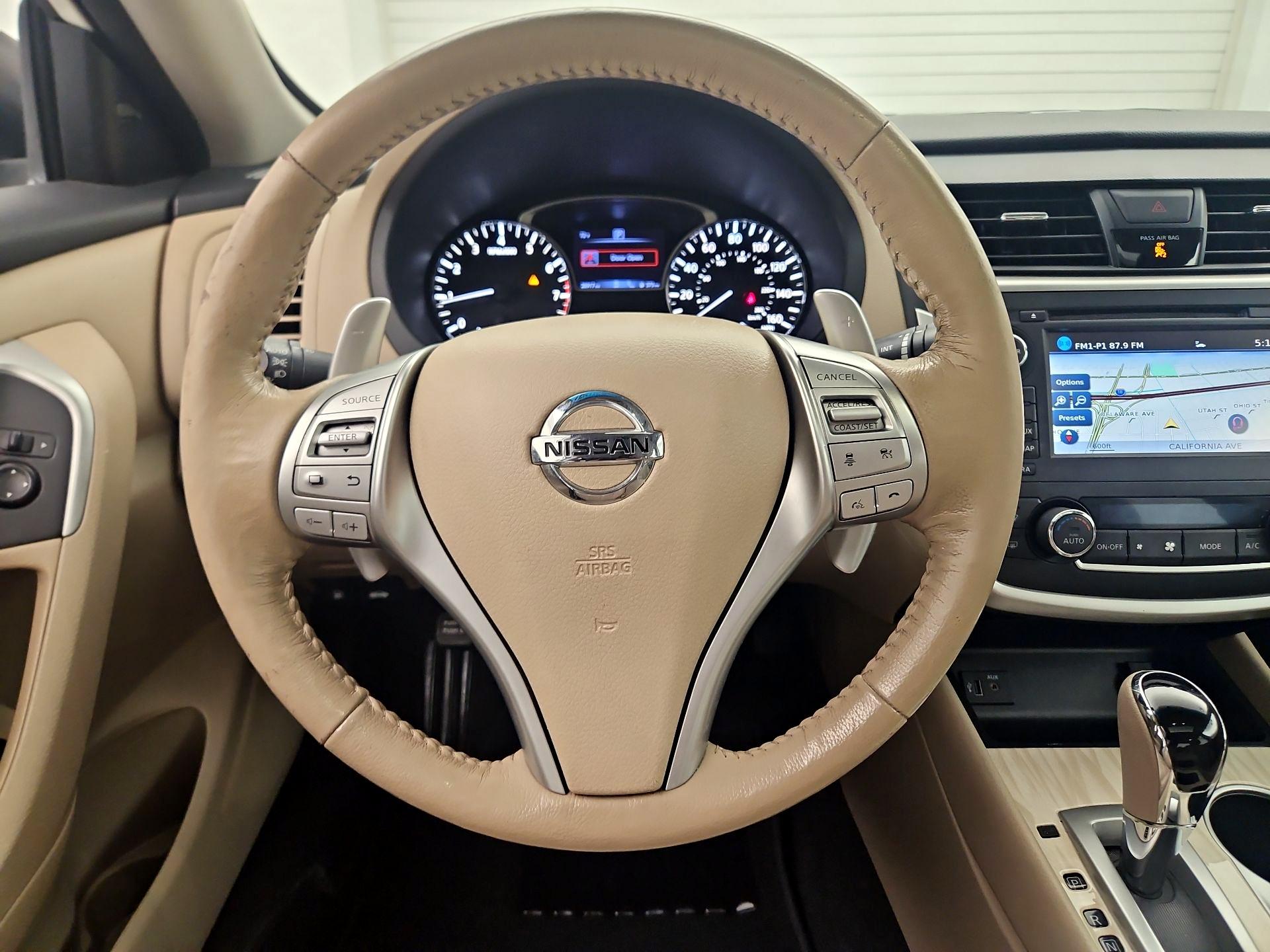 Thumbnail: 2017 Nissan Altima - 10