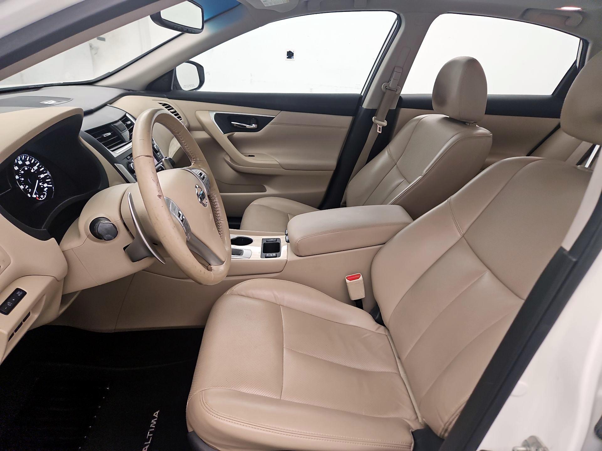 Thumbnail: 2017 Nissan Altima - 11