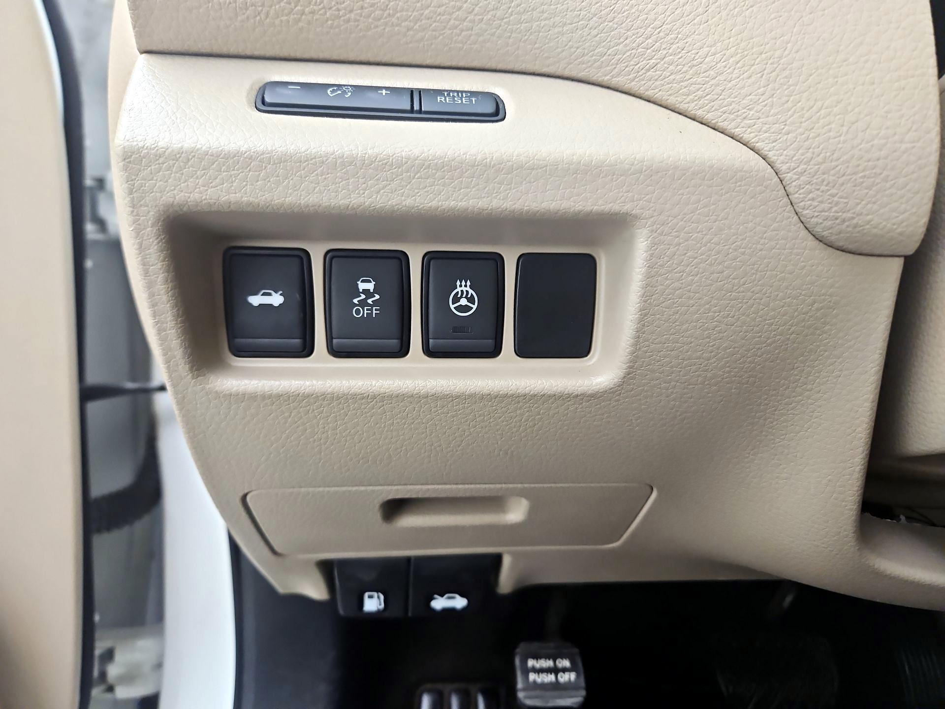 Thumbnail: 2017 Nissan Altima - 13