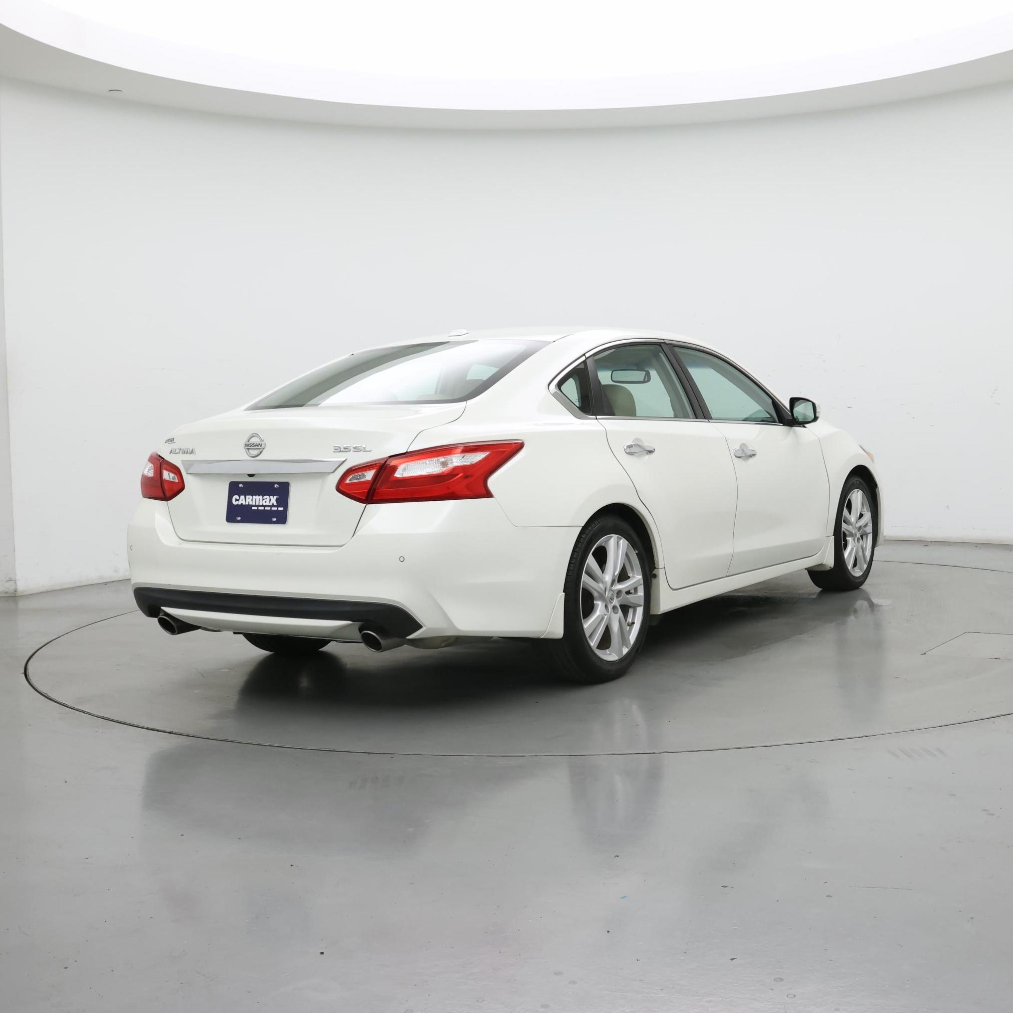 Thumbnail: 2017 Nissan Altima - 8