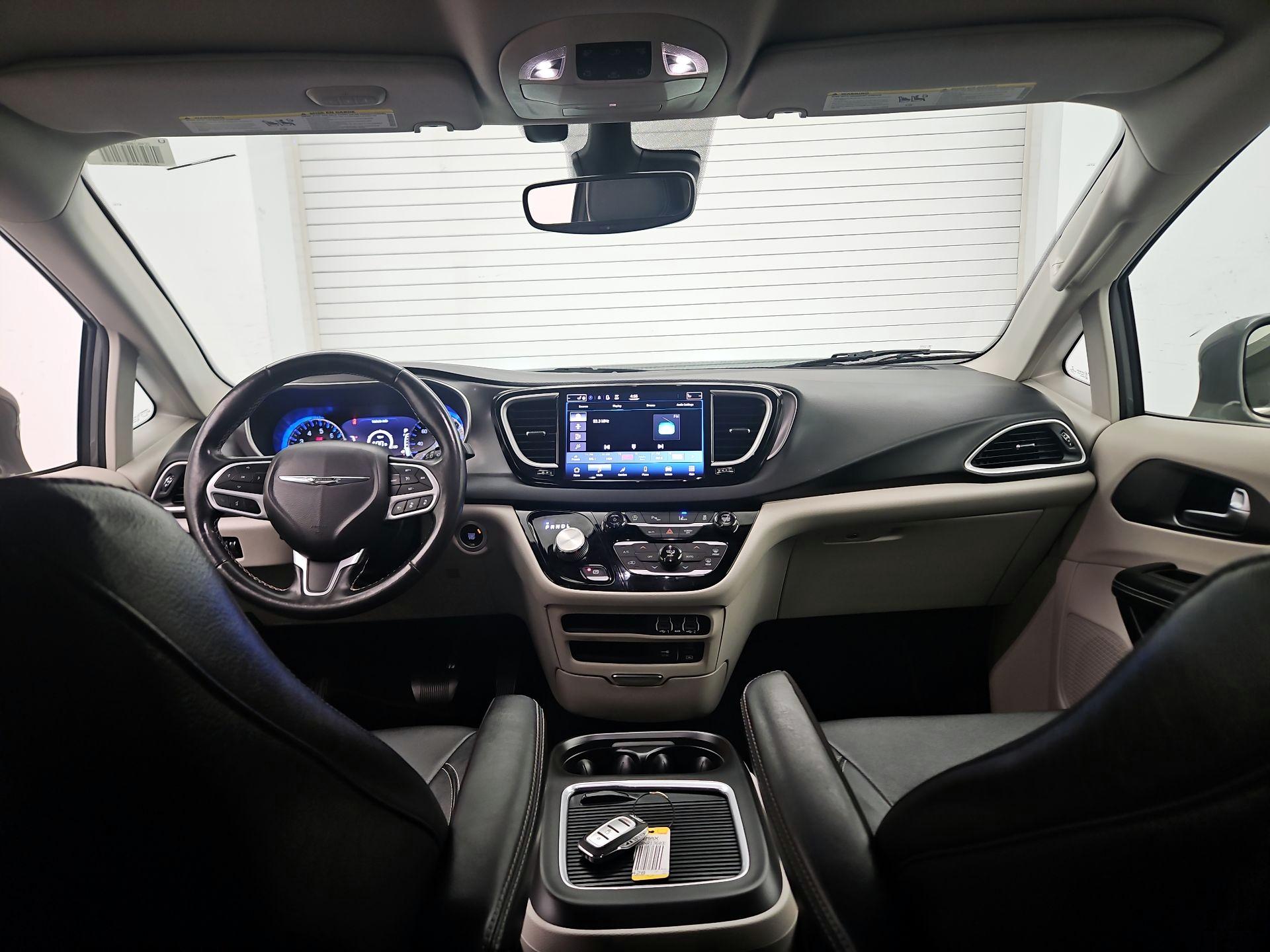 Thumbnail: 2022 Chrysler Pacifica - 9