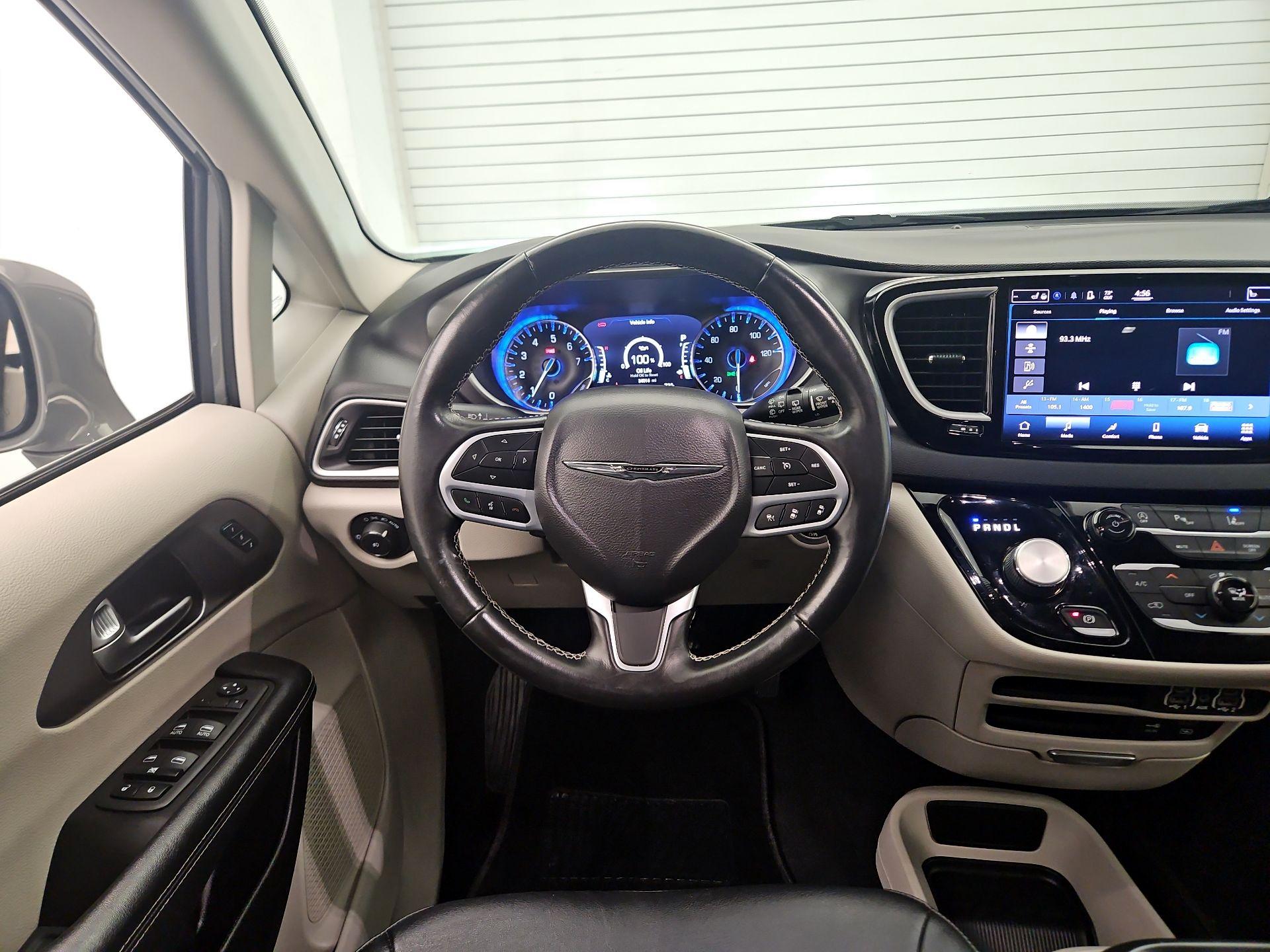 Thumbnail: 2022 Chrysler Pacifica - 10