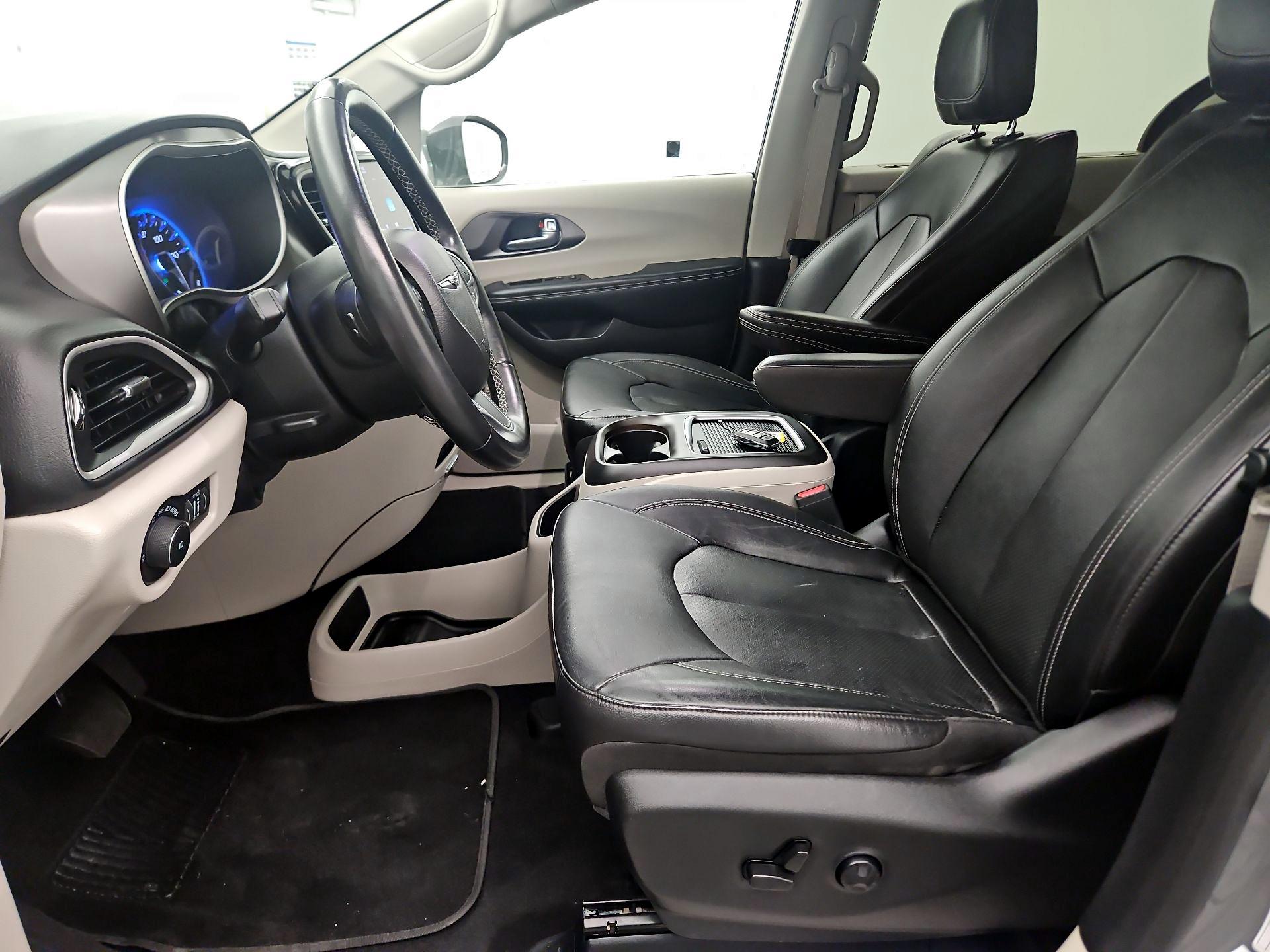 Thumbnail: 2022 Chrysler Pacifica - 11