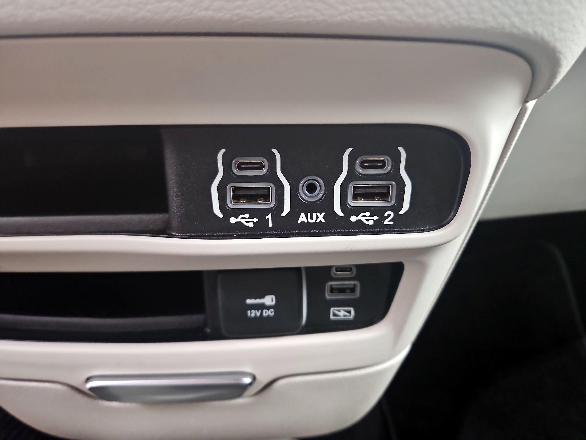 Thumbnail: 2022 Chrysler Pacifica - 18