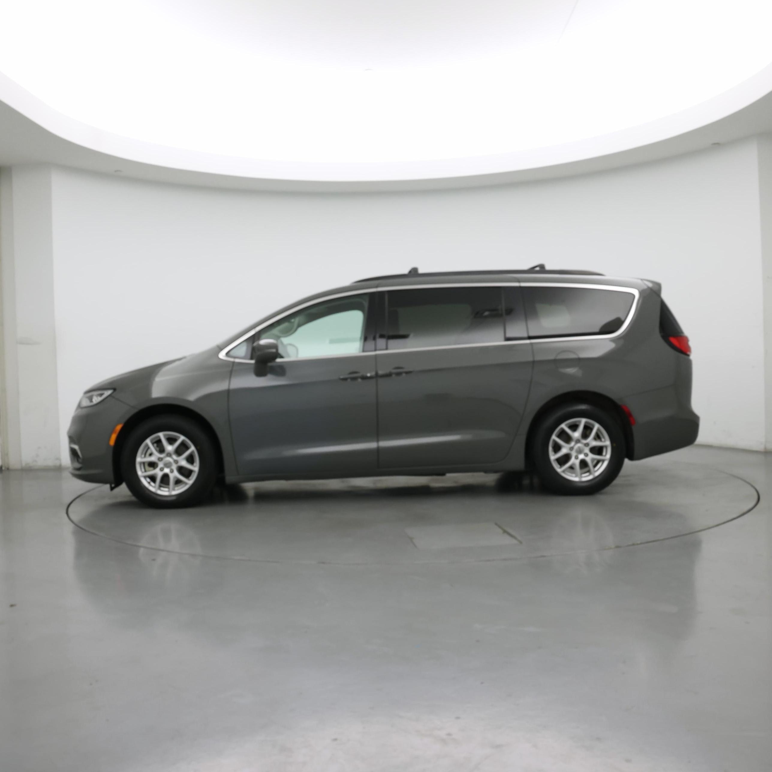 Thumbnail: 2022 Chrysler Pacifica - 3