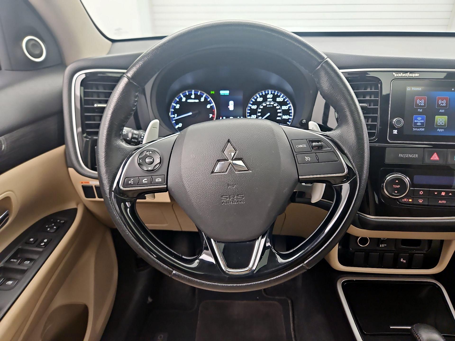 Thumbnail: 2017 Mitsubishi Outlander - 10