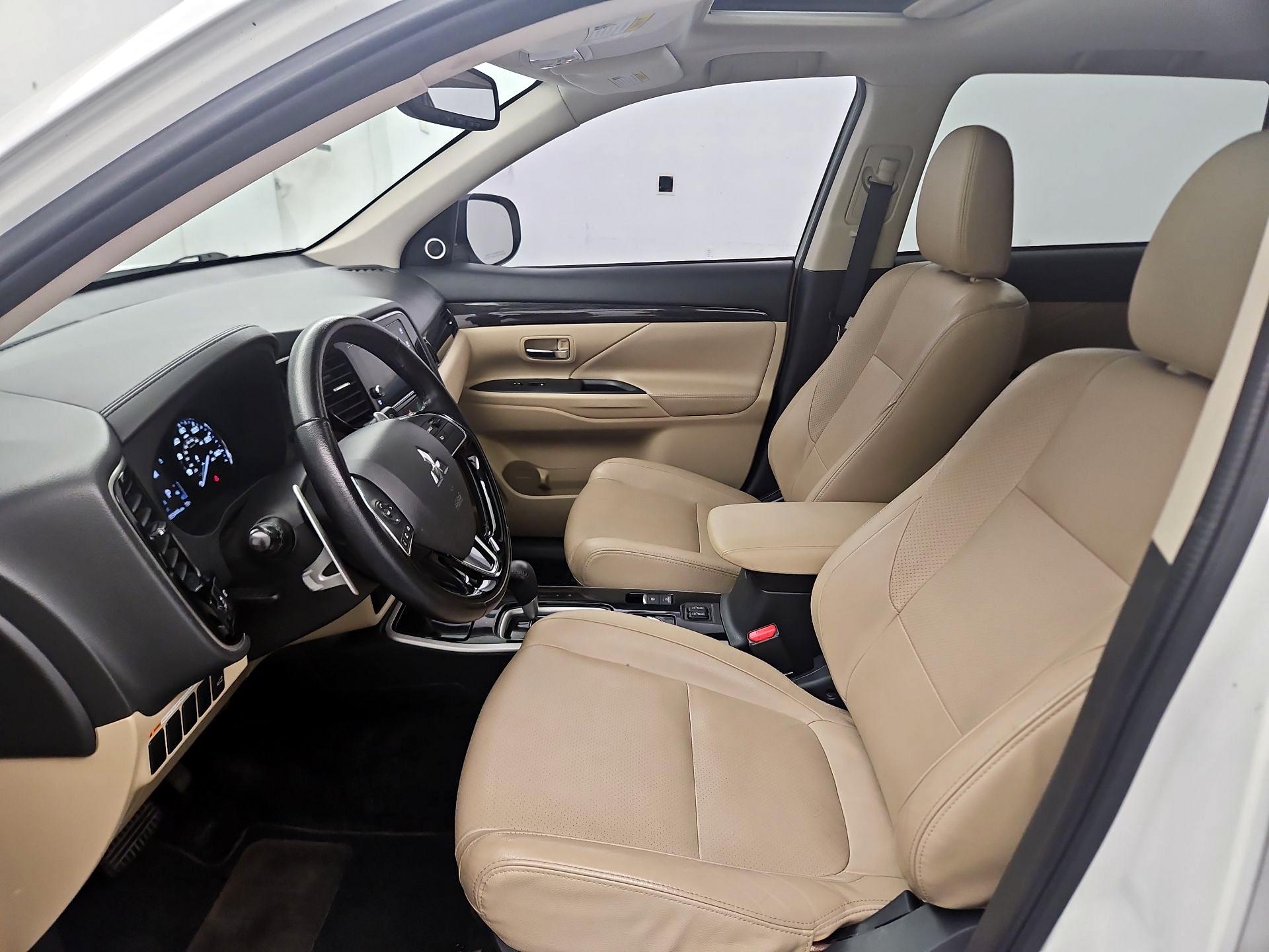 Thumbnail: 2017 Mitsubishi Outlander - 11