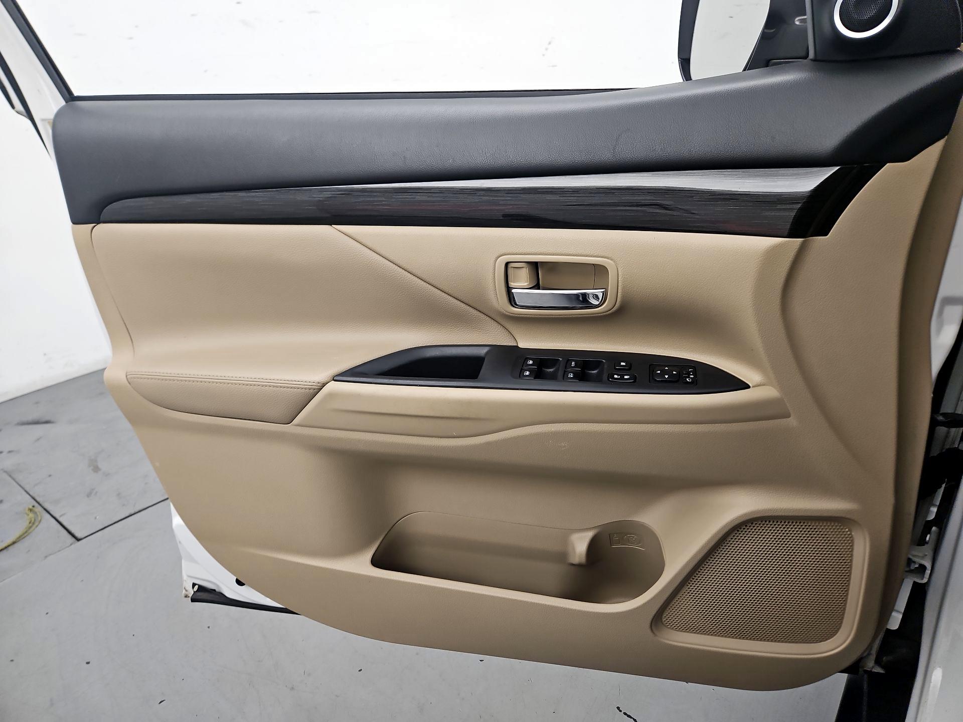 Thumbnail: 2017 Mitsubishi Outlander - 12