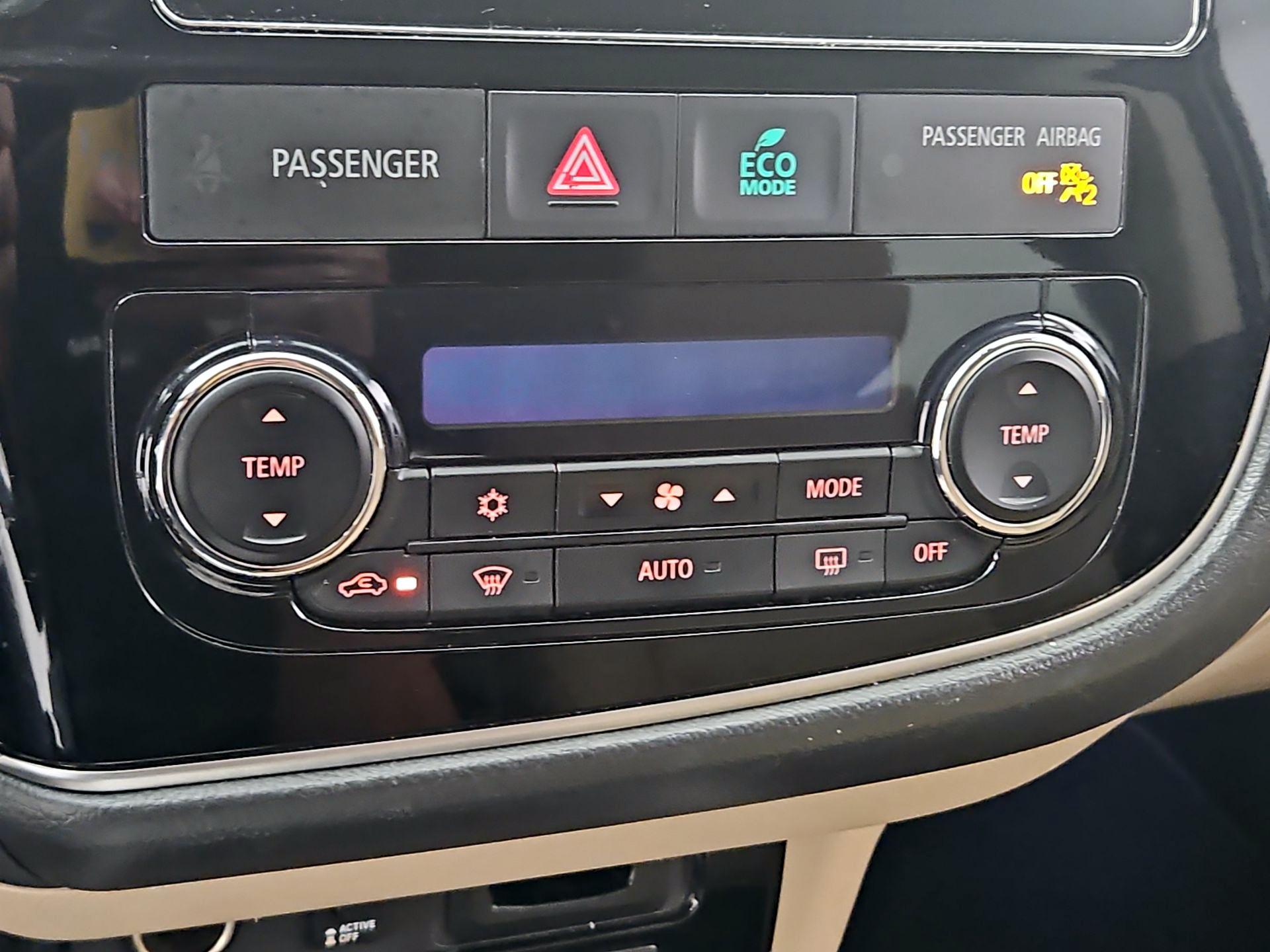 Thumbnail: 2017 Mitsubishi Outlander - 16