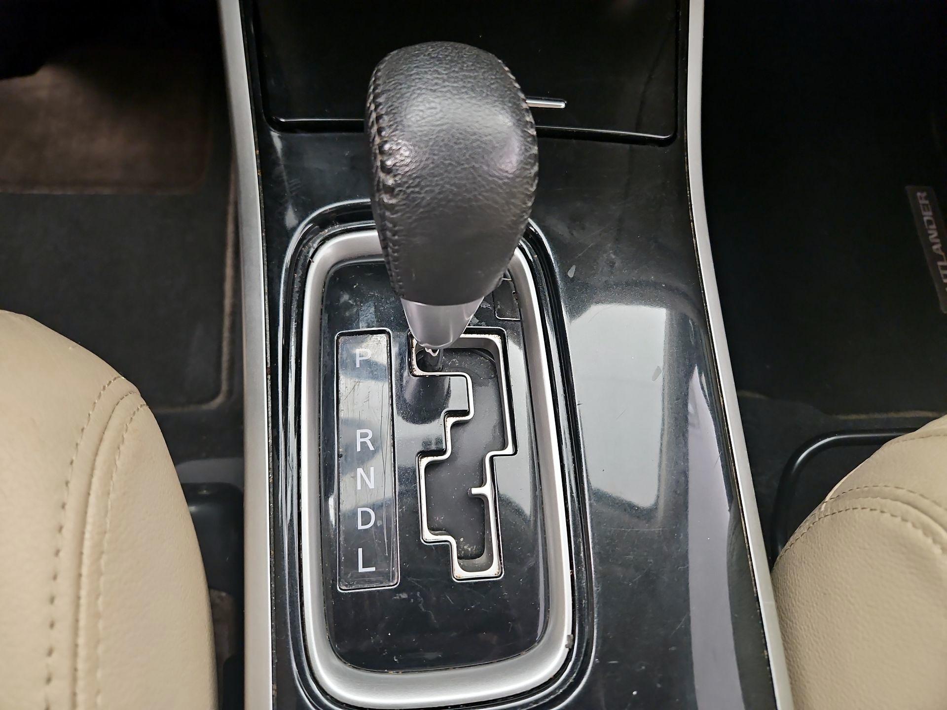 Thumbnail: 2017 Mitsubishi Outlander - 17