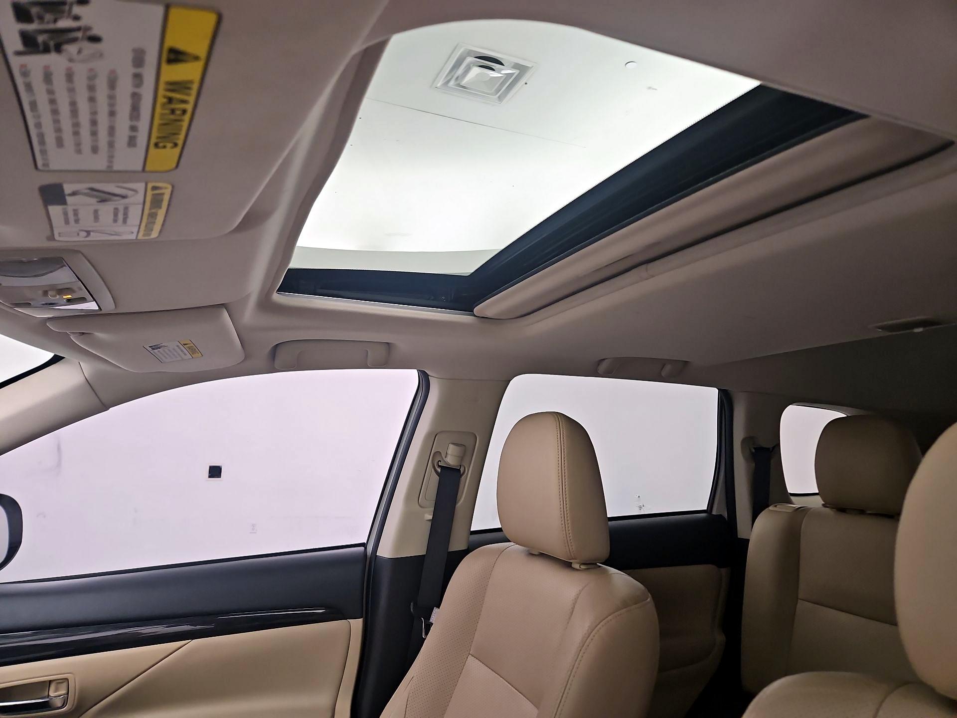 Thumbnail: 2017 Mitsubishi Outlander - 18