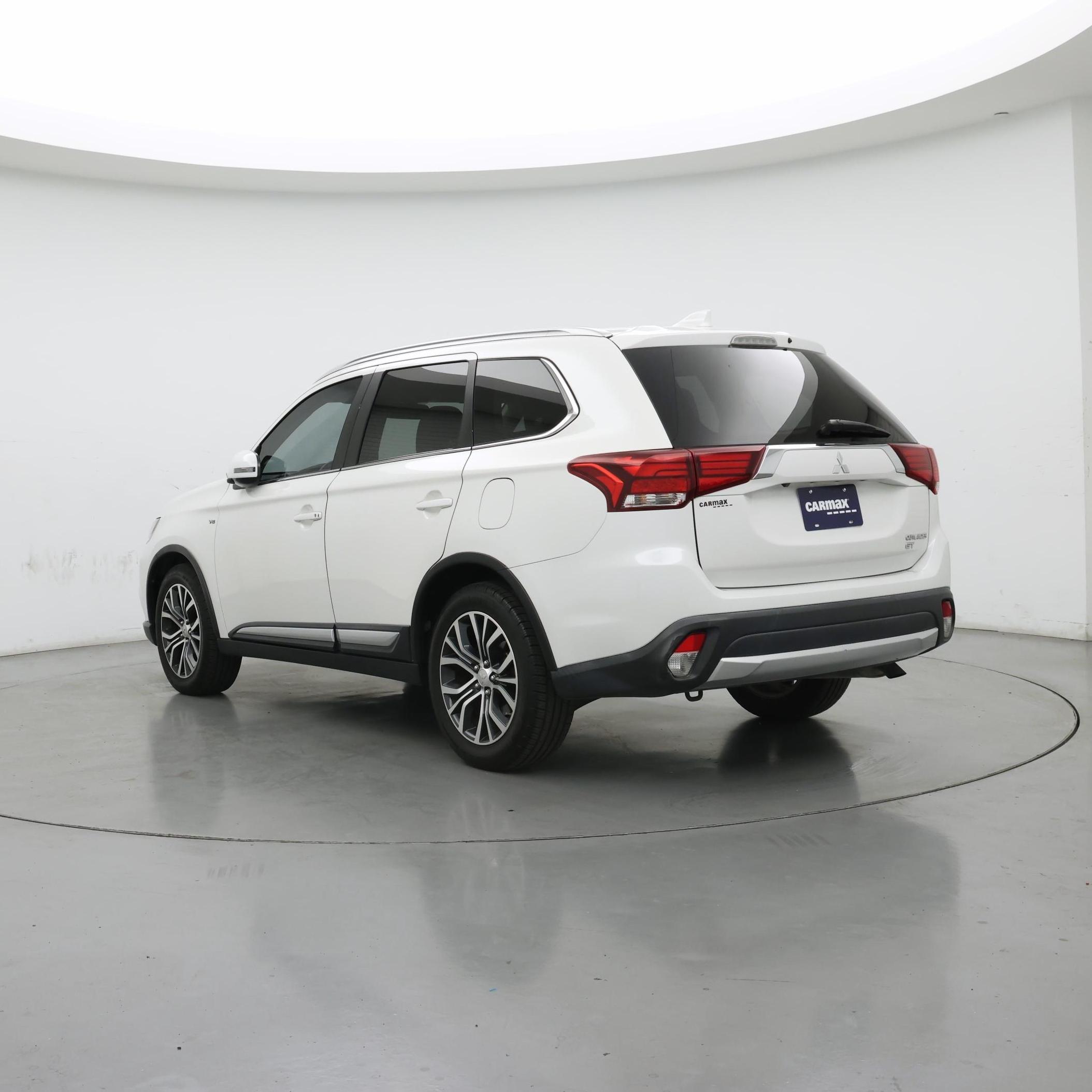 Thumbnail: 2017 Mitsubishi Outlander - 2