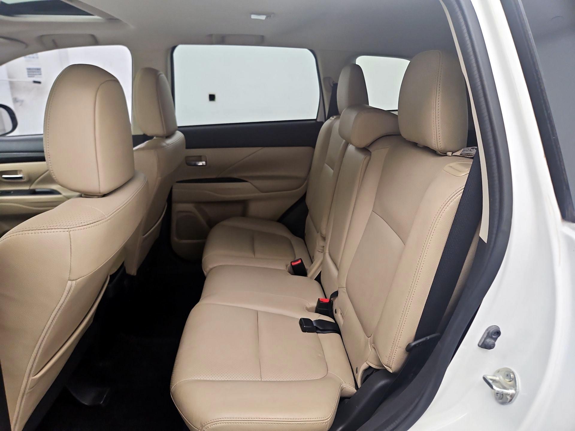 Thumbnail: 2017 Mitsubishi Outlander - 19